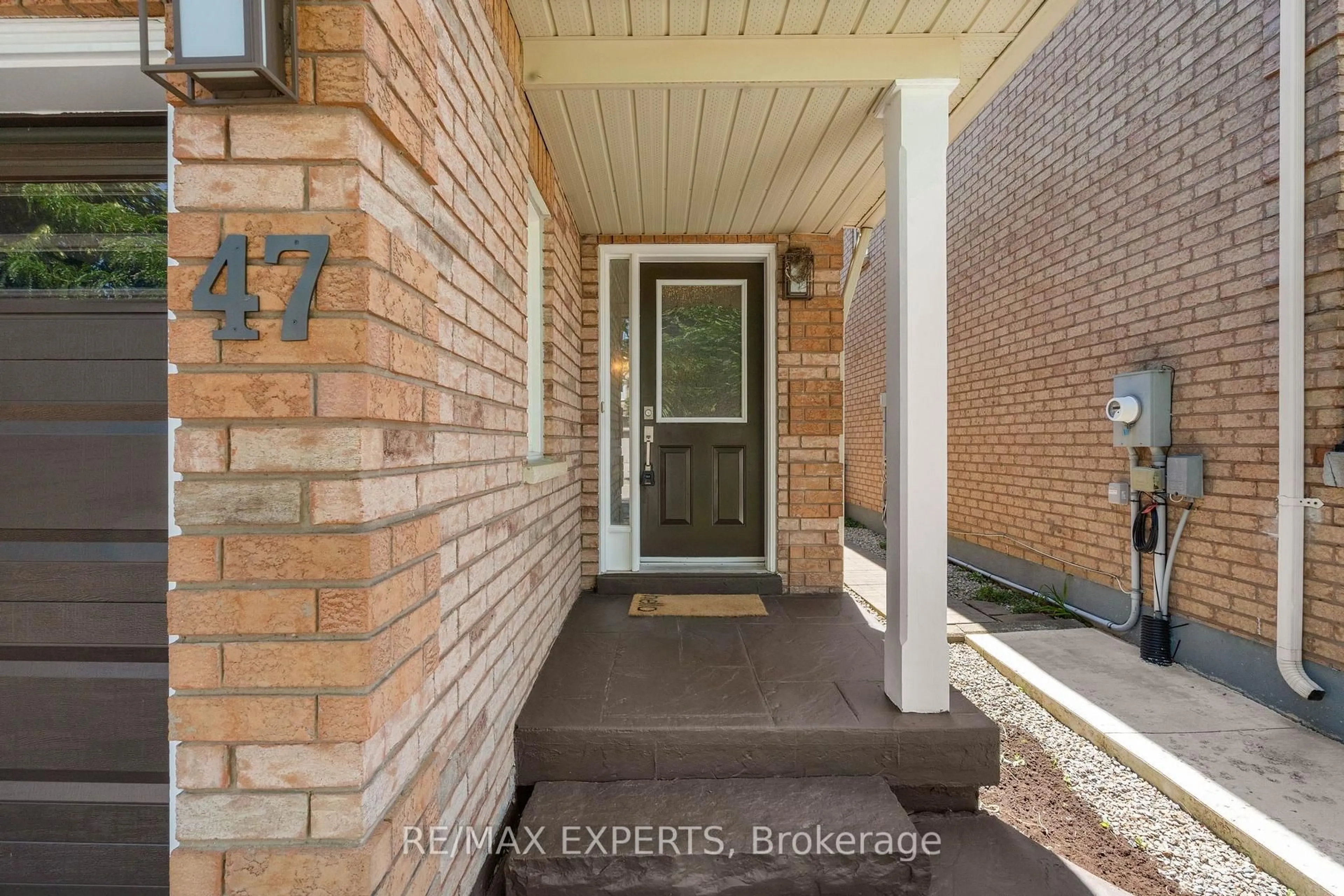 Indoor entryway for 47 Castelli Crt, Caledon Ontario L7E 2T6