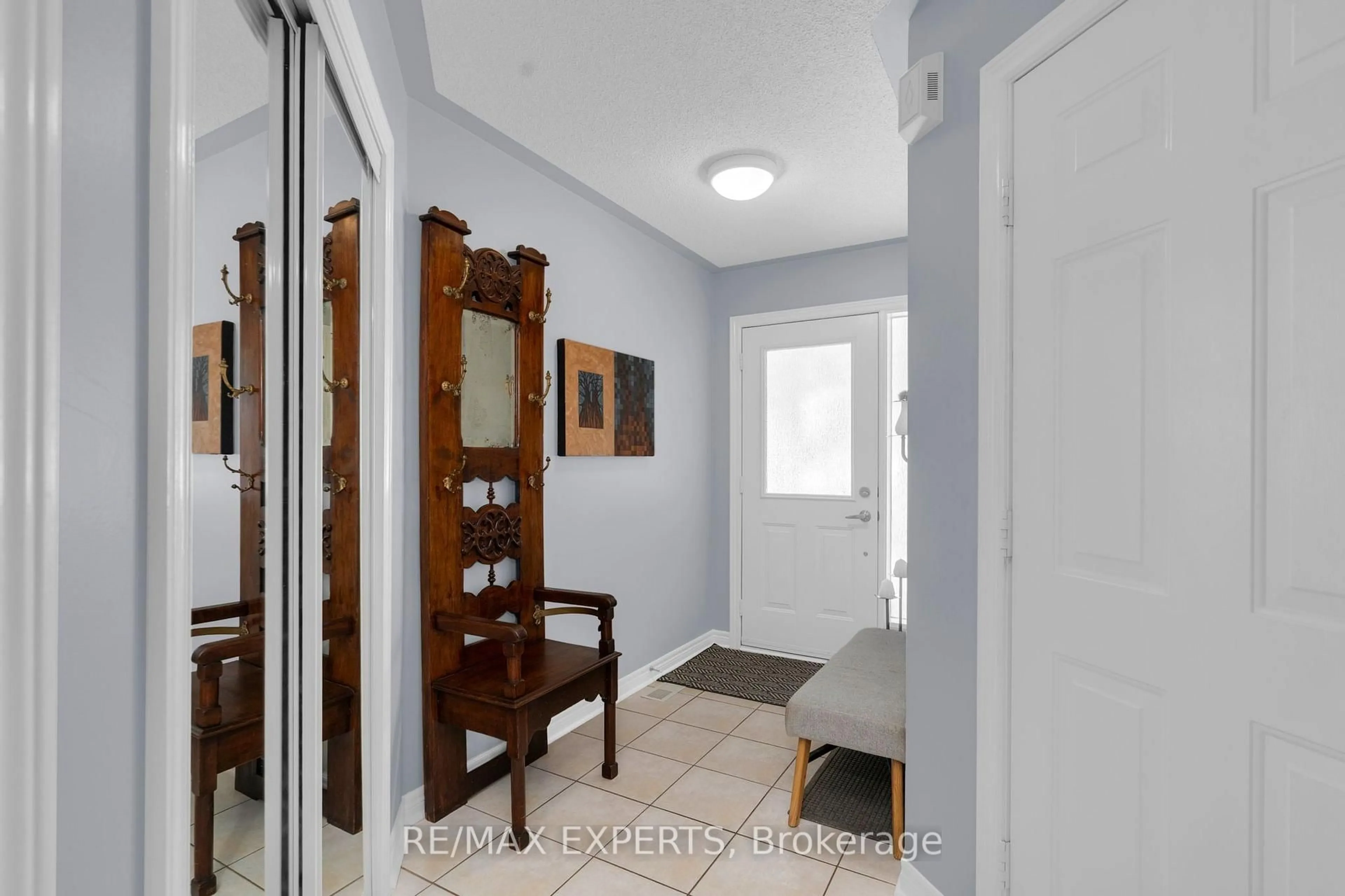 Indoor entryway for 47 Castelli Crt, Caledon Ontario L7E 2T6