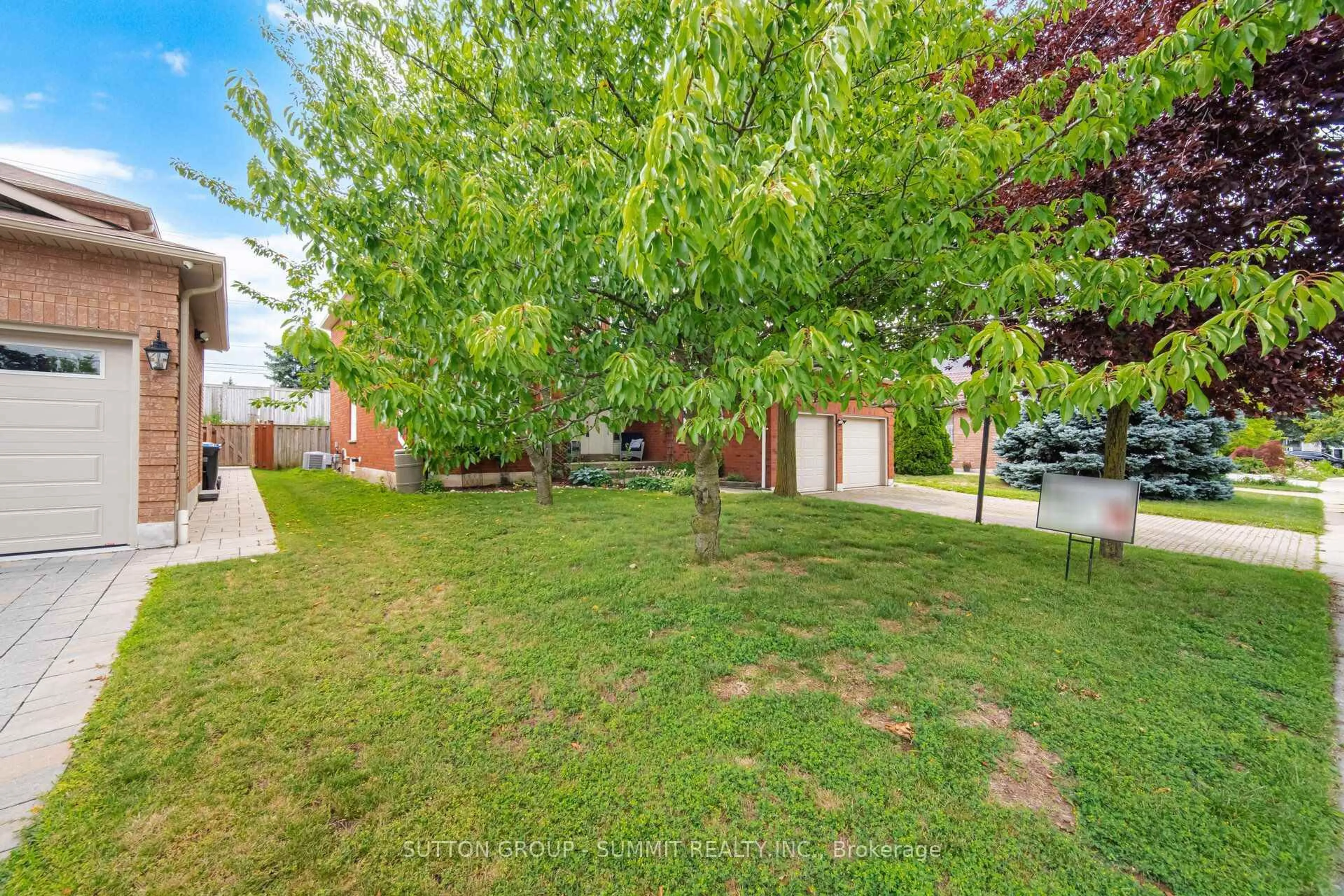 Patio, street for 5640 TURNEY Dr, Mississauga Ontario L5M 4Y9