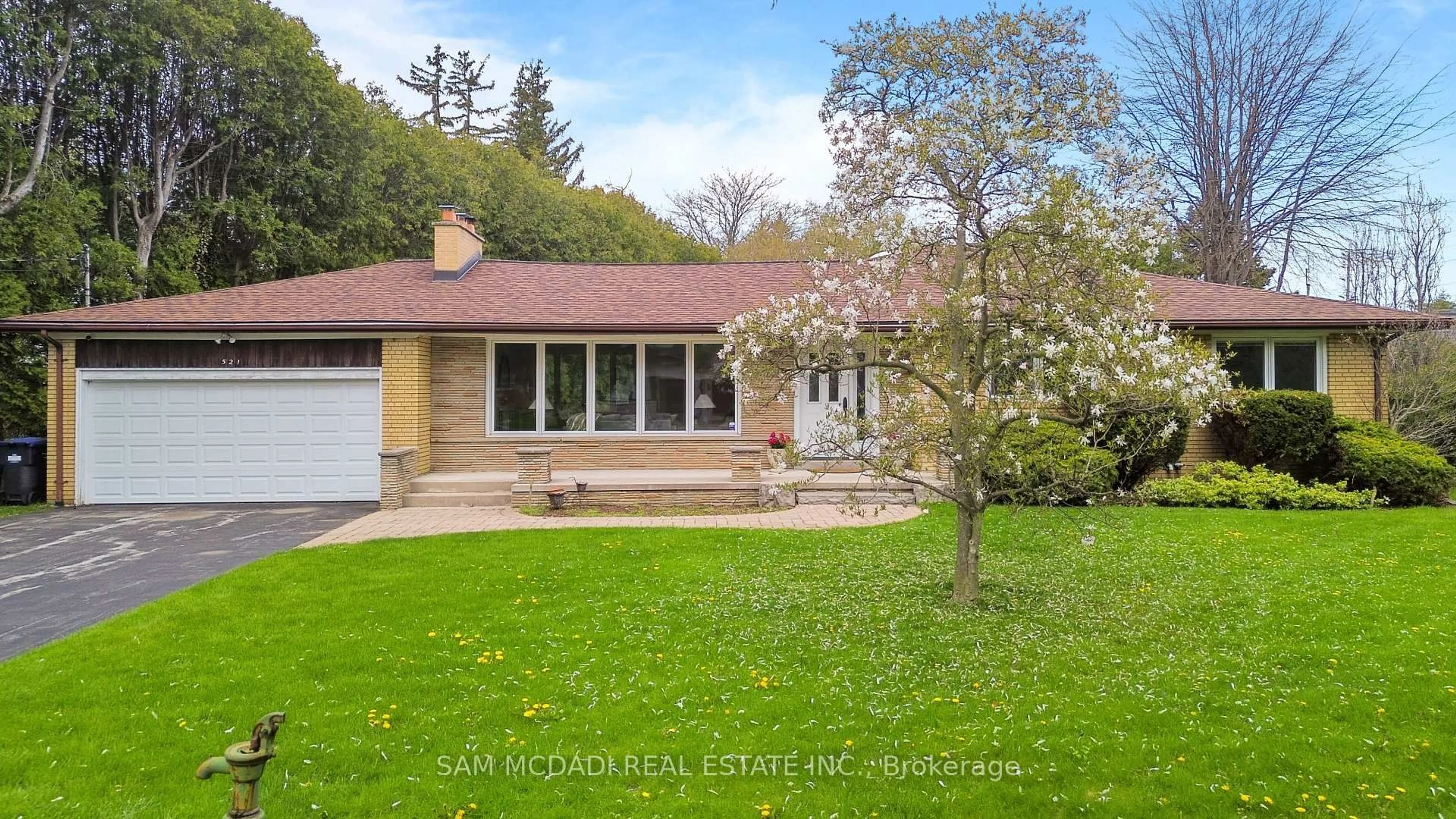 Home with brick exterior material, street for 521 Vanessa Cres, Mississauga Ontario L5H 2N4