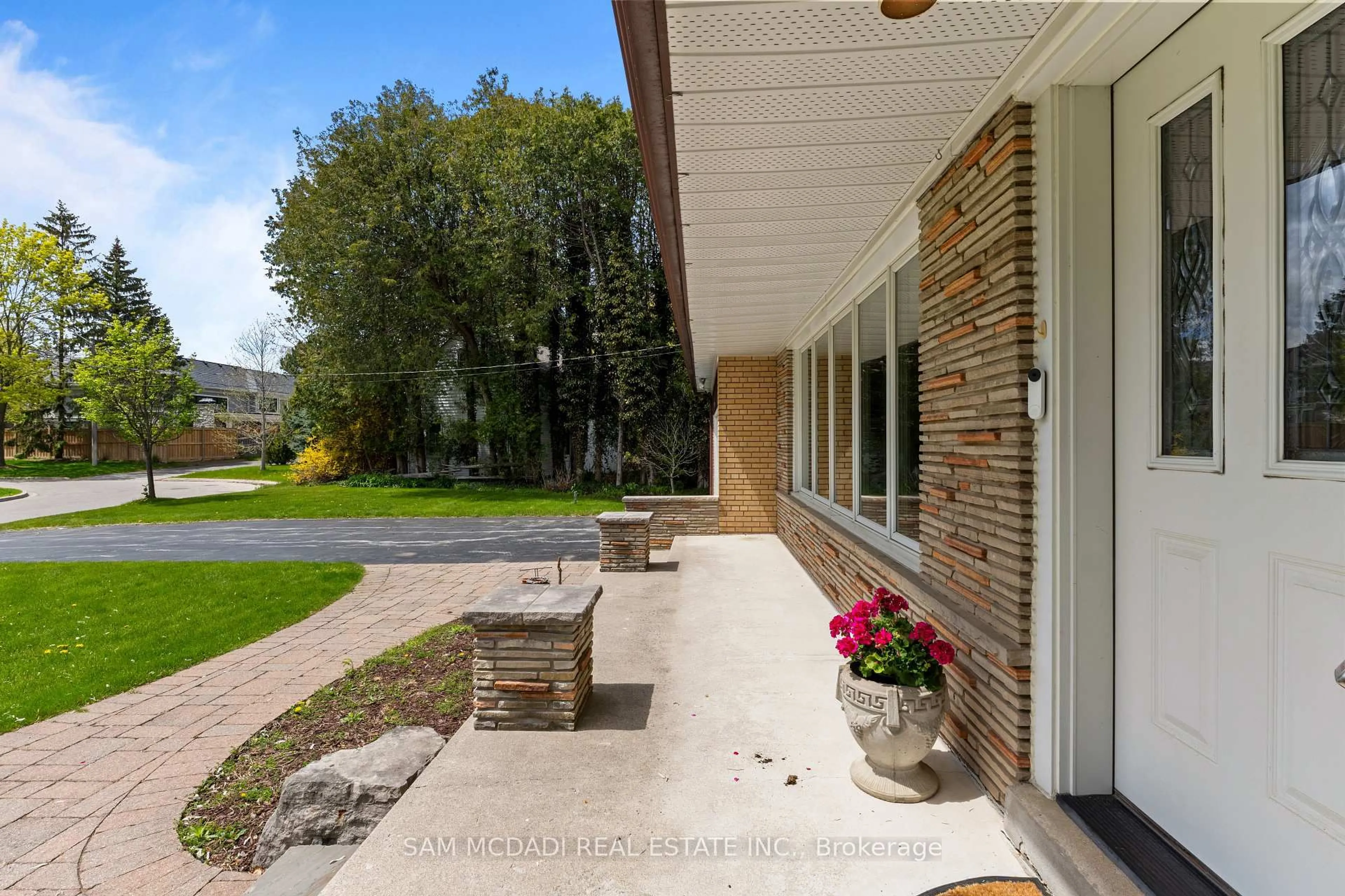 Unknown for 521 Vanessa Cres, Mississauga Ontario L5H 2N4