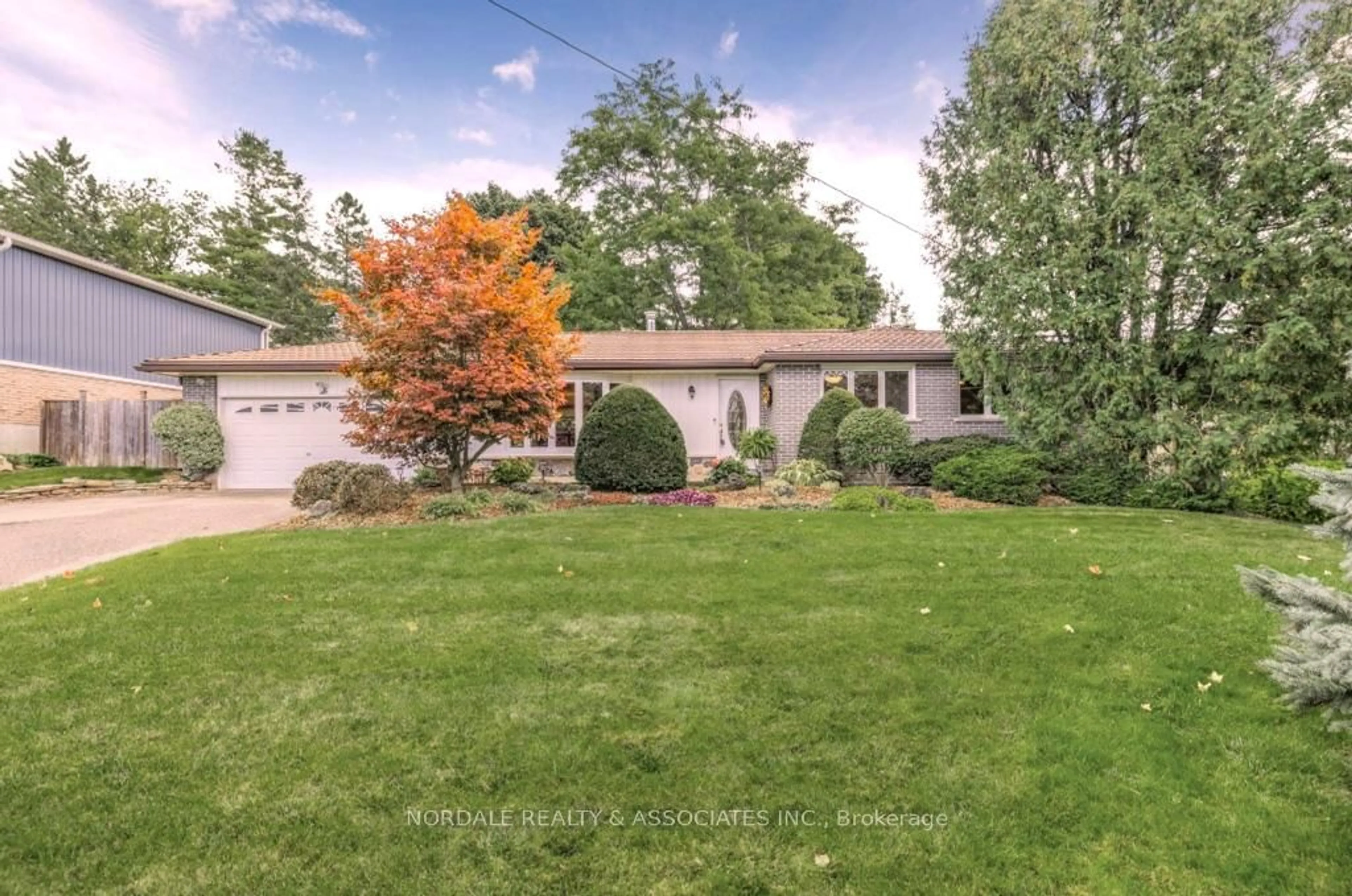 A pic from outside/outdoor area/front of a property/back of a property/a pic from drone, street for 26 Marion St, Caledon Ontario L7C 1K8