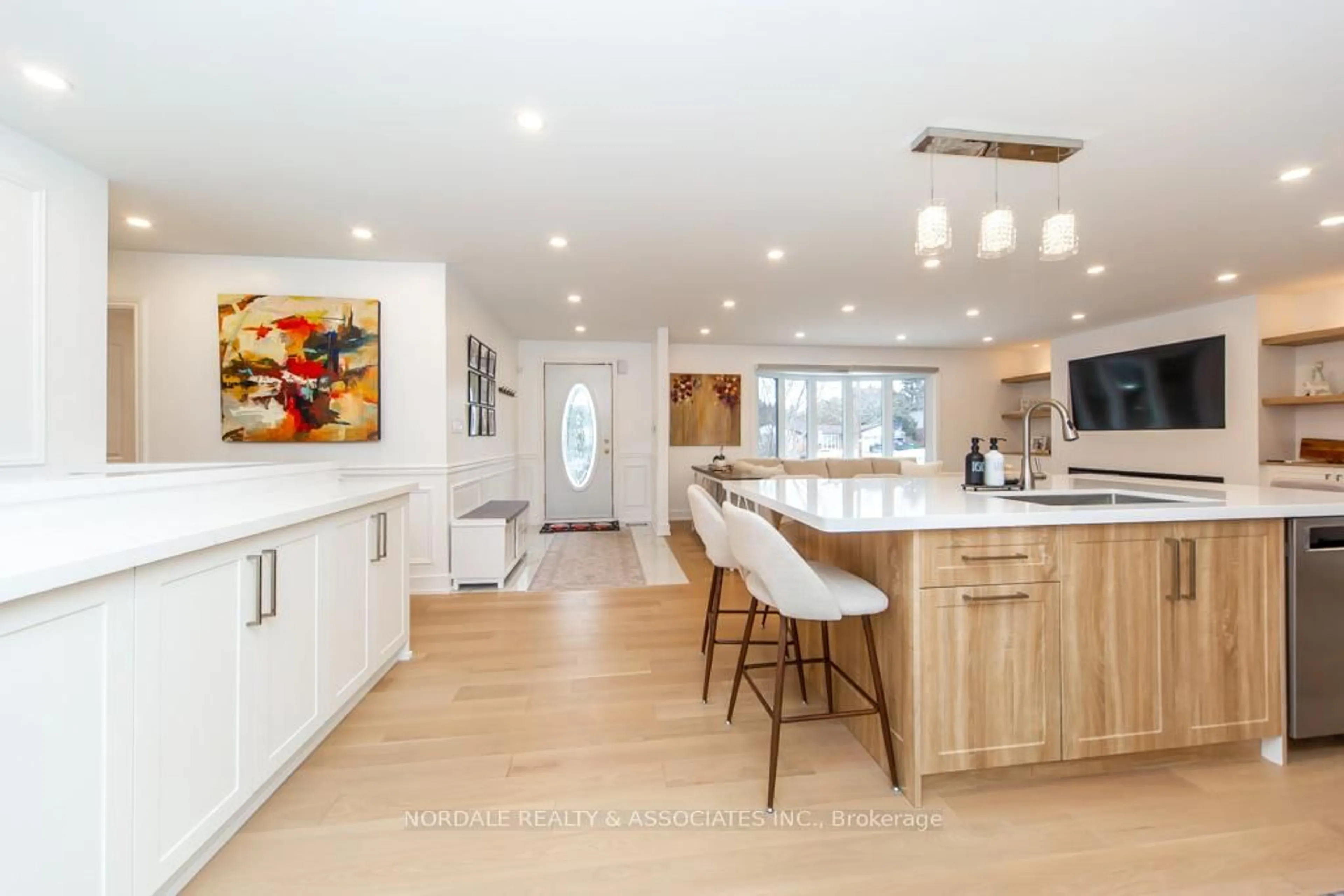 Open concept kitchen, unknown for 26 Marion St, Caledon Ontario L7C 1K8