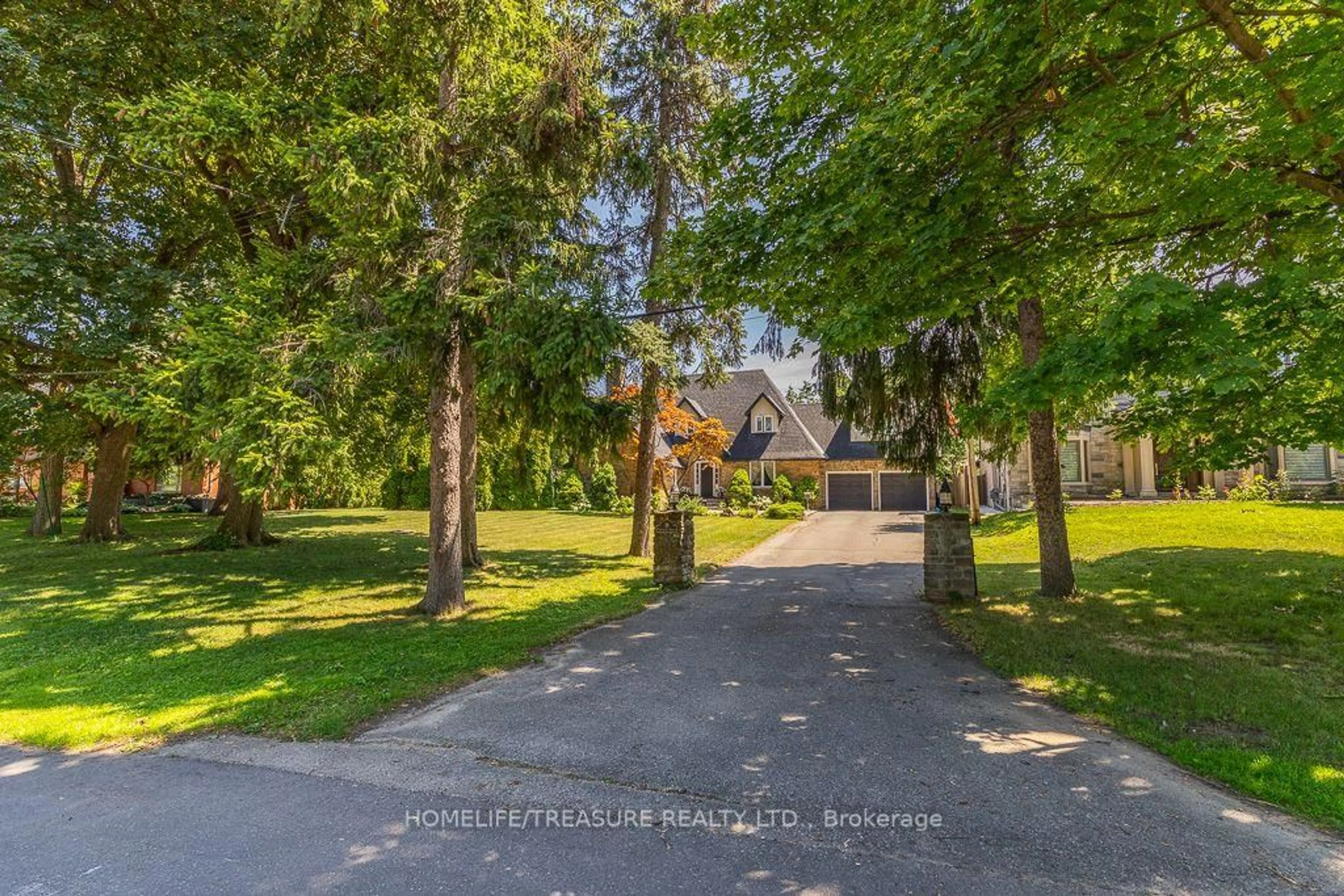A pic from outside/outdoor area/front of a property/back of a property/a pic from drone, street for 39 Yorkleigh Ave, Toronto Ontario M9P 1Y3