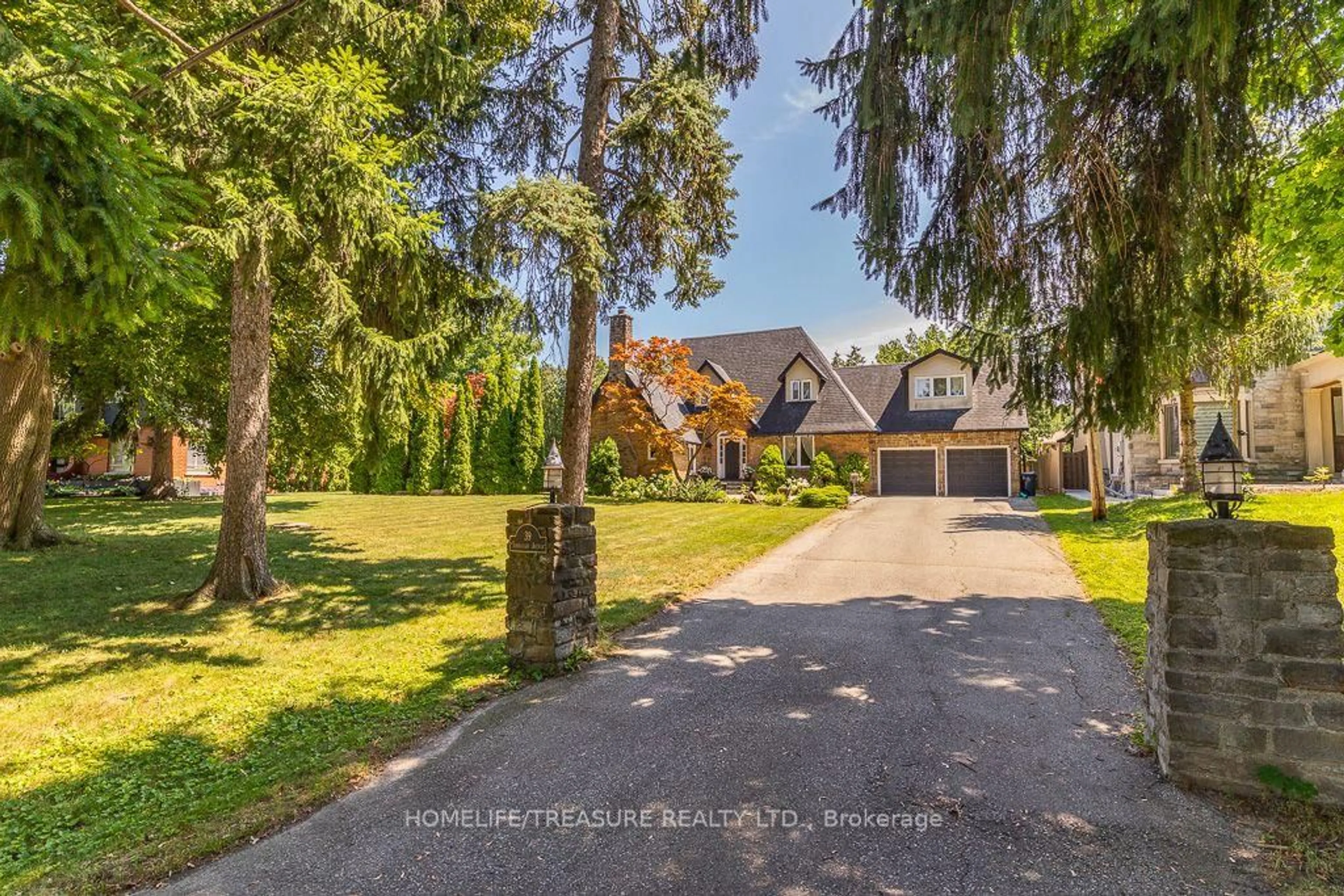A pic from outside/outdoor area/front of a property/back of a property/a pic from drone, street for 39 Yorkleigh Ave, Toronto Ontario M9P 1Y3