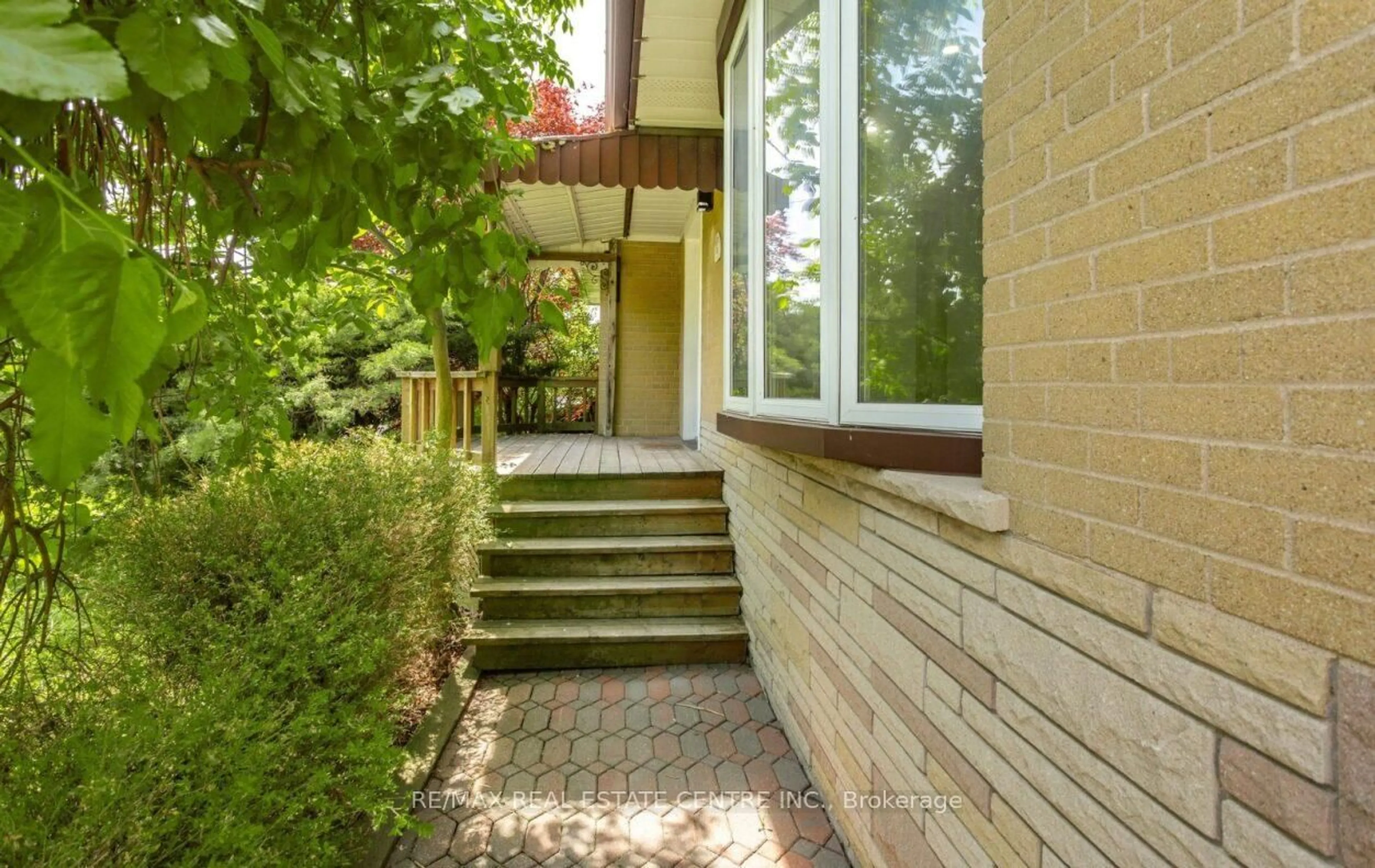 Patio, street for 474 SEATON Dr, Oakville Ontario L6L 3Y5