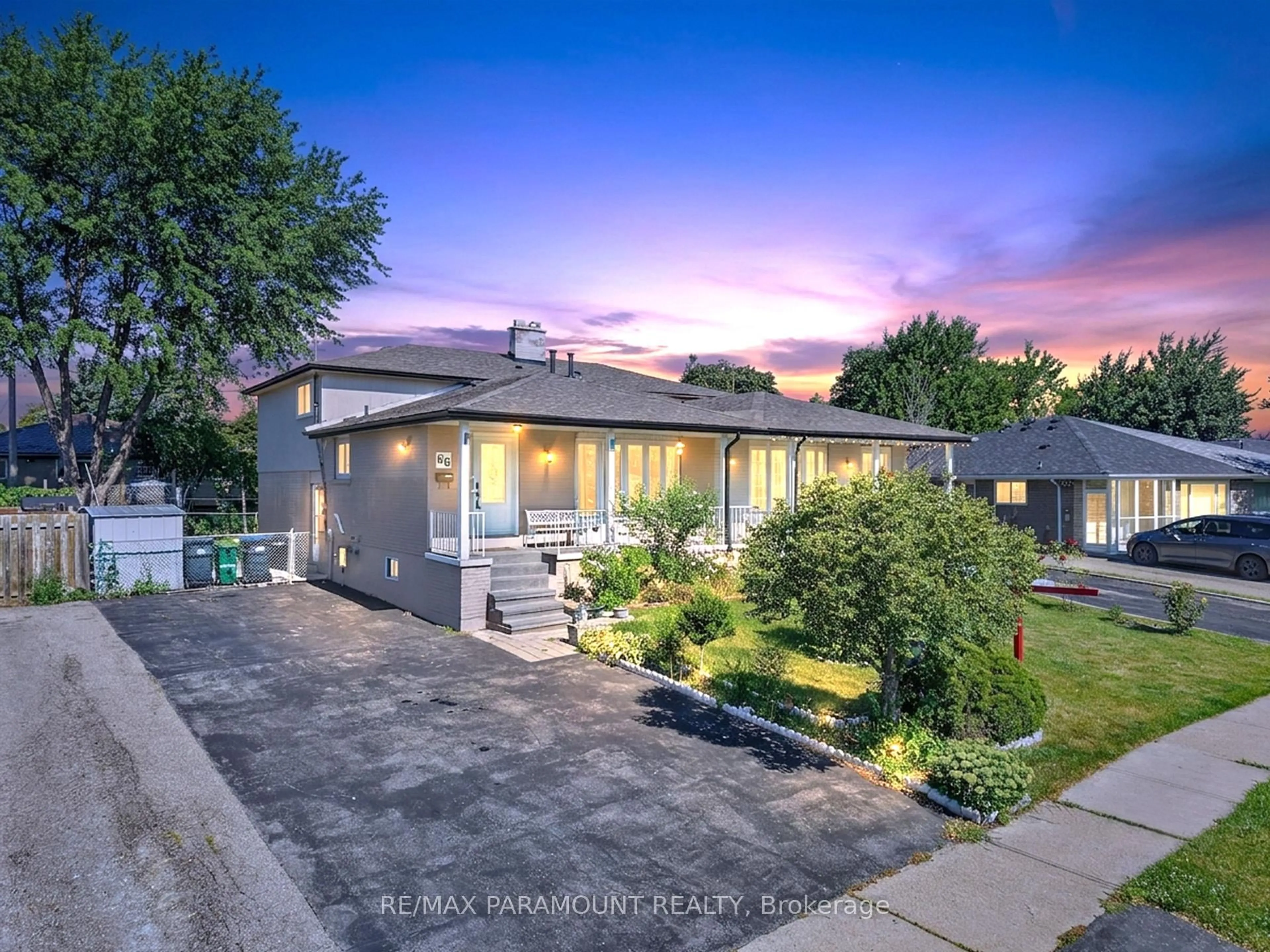 A pic from outside/outdoor area/front of a property/back of a property/a pic from drone, street for 66 Doncaster Dr, Brampton Ontario L6T 1T1