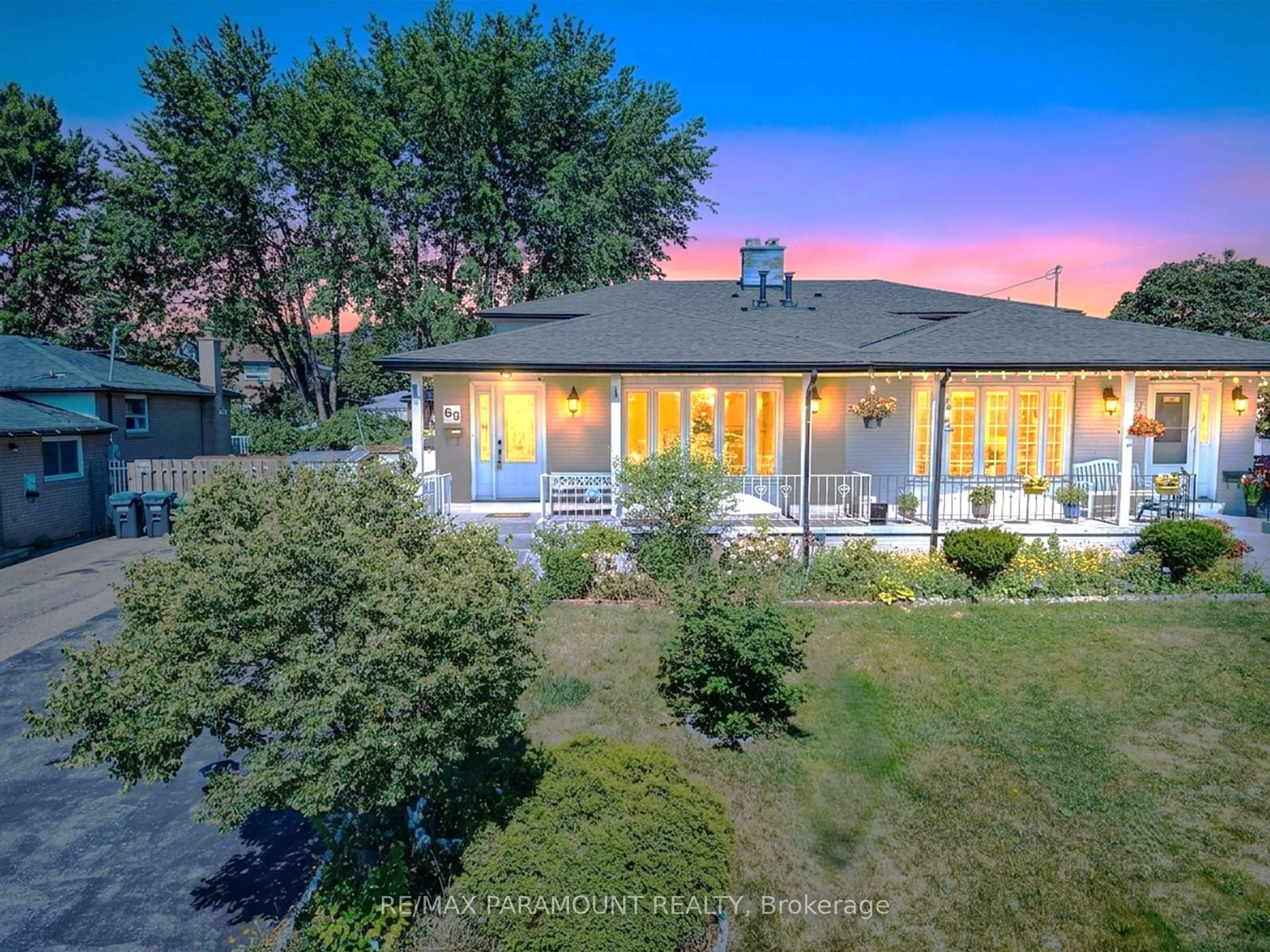 A pic from outside/outdoor area/front of a property/back of a property/a pic from drone, unknown for 66 Doncaster Dr, Brampton Ontario L6T 1T1