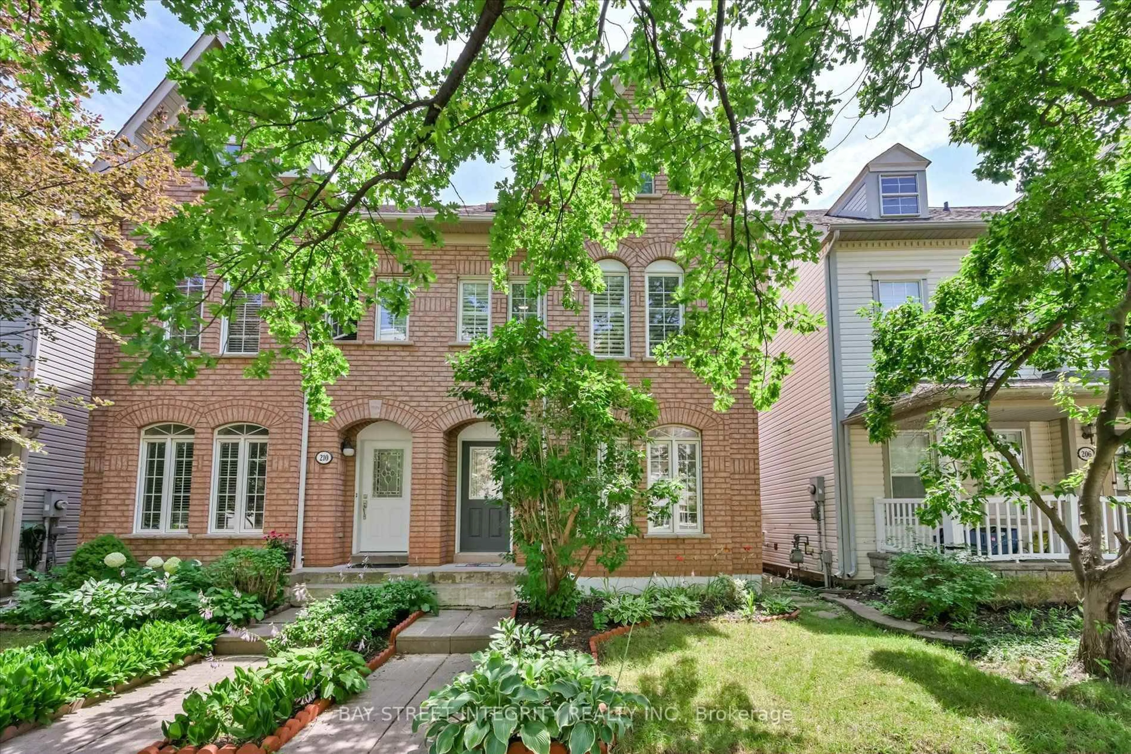 Home with brick exterior material, street for 208 Georgian Dr, Oakville Ontario L6H 6T8