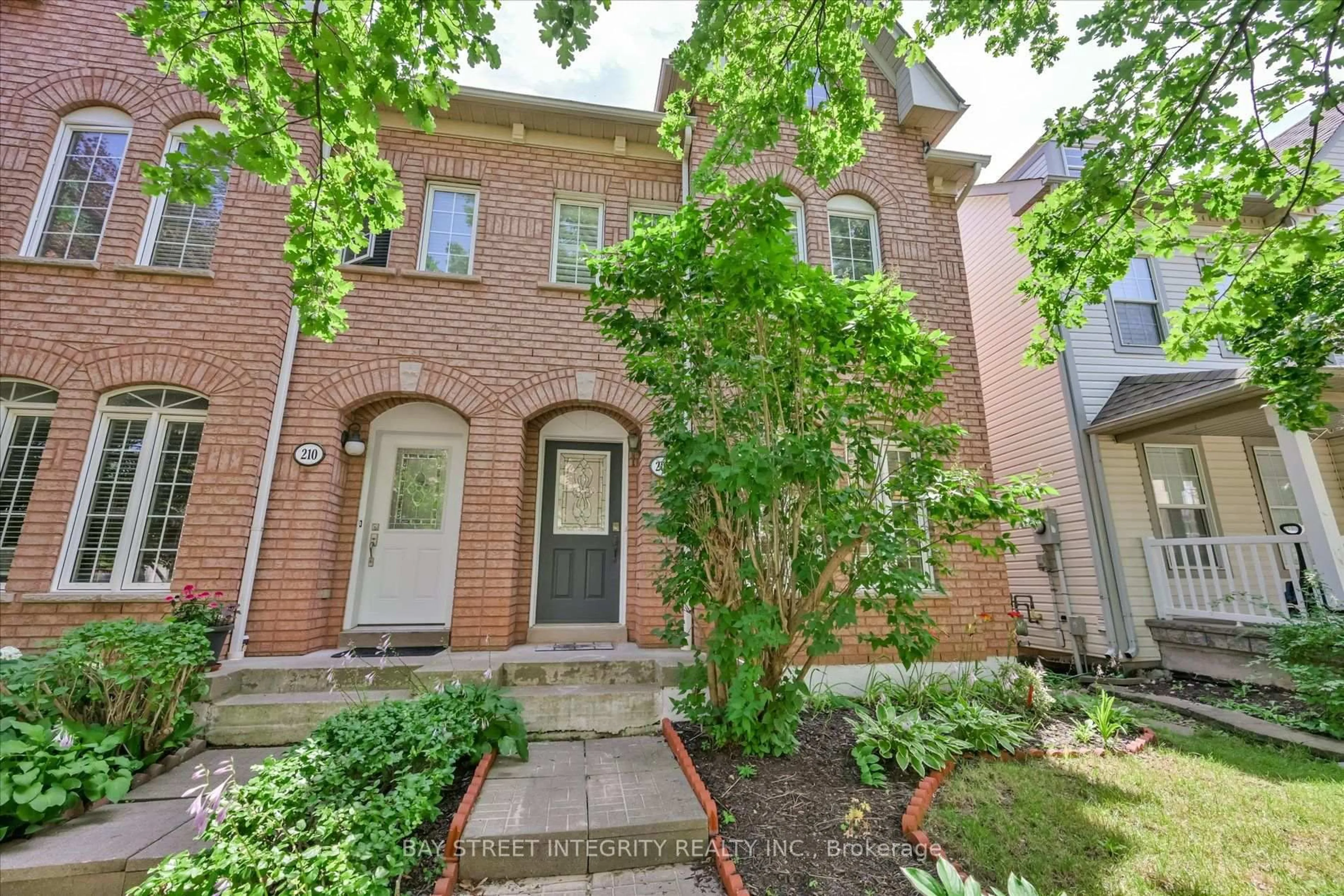 Home with brick exterior material, street for 208 Georgian Dr, Oakville Ontario L6H 6T8