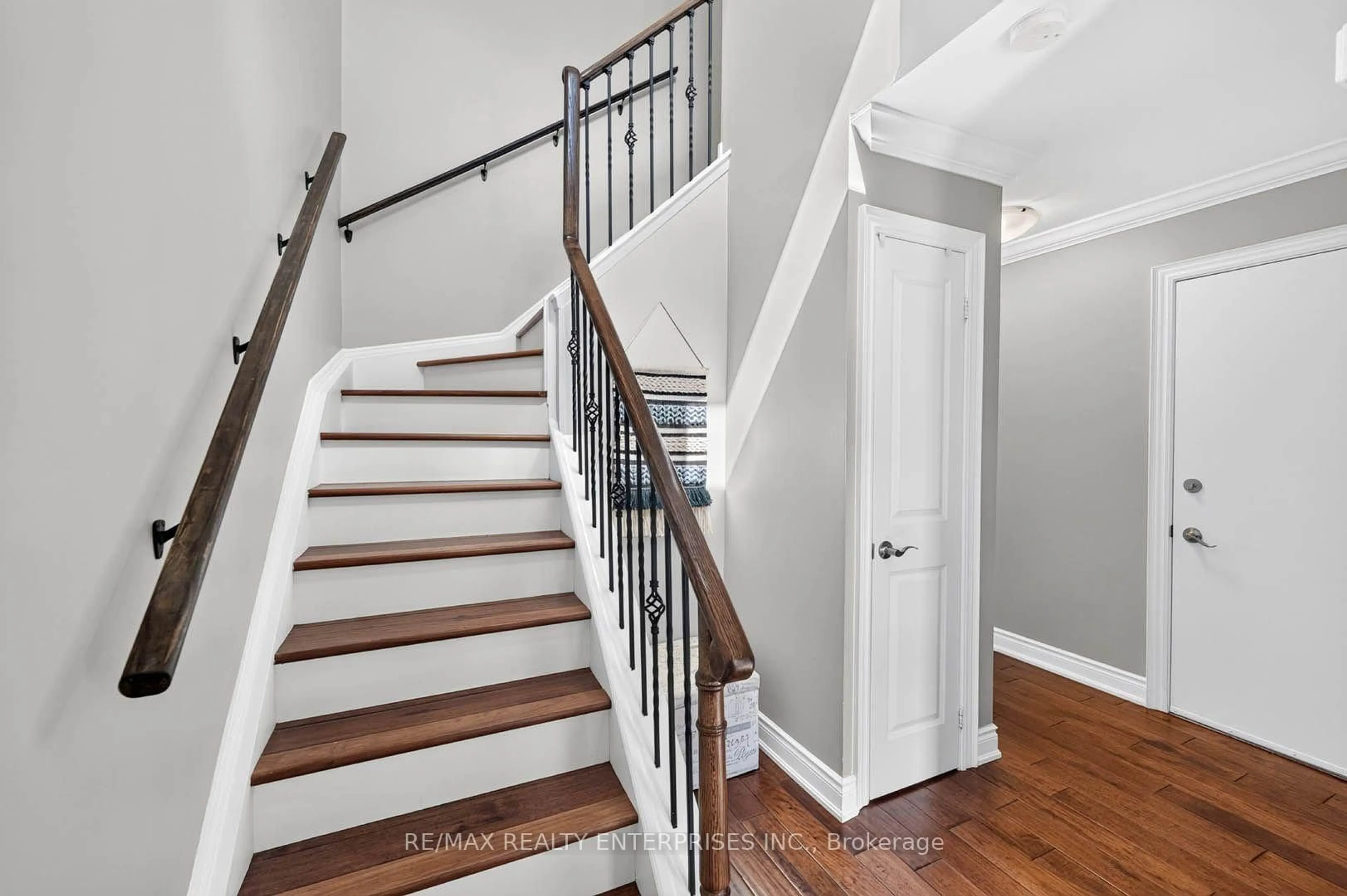 Stairs for 3125 Fifth Line #52, Mississauga Ontario L5L 3S8