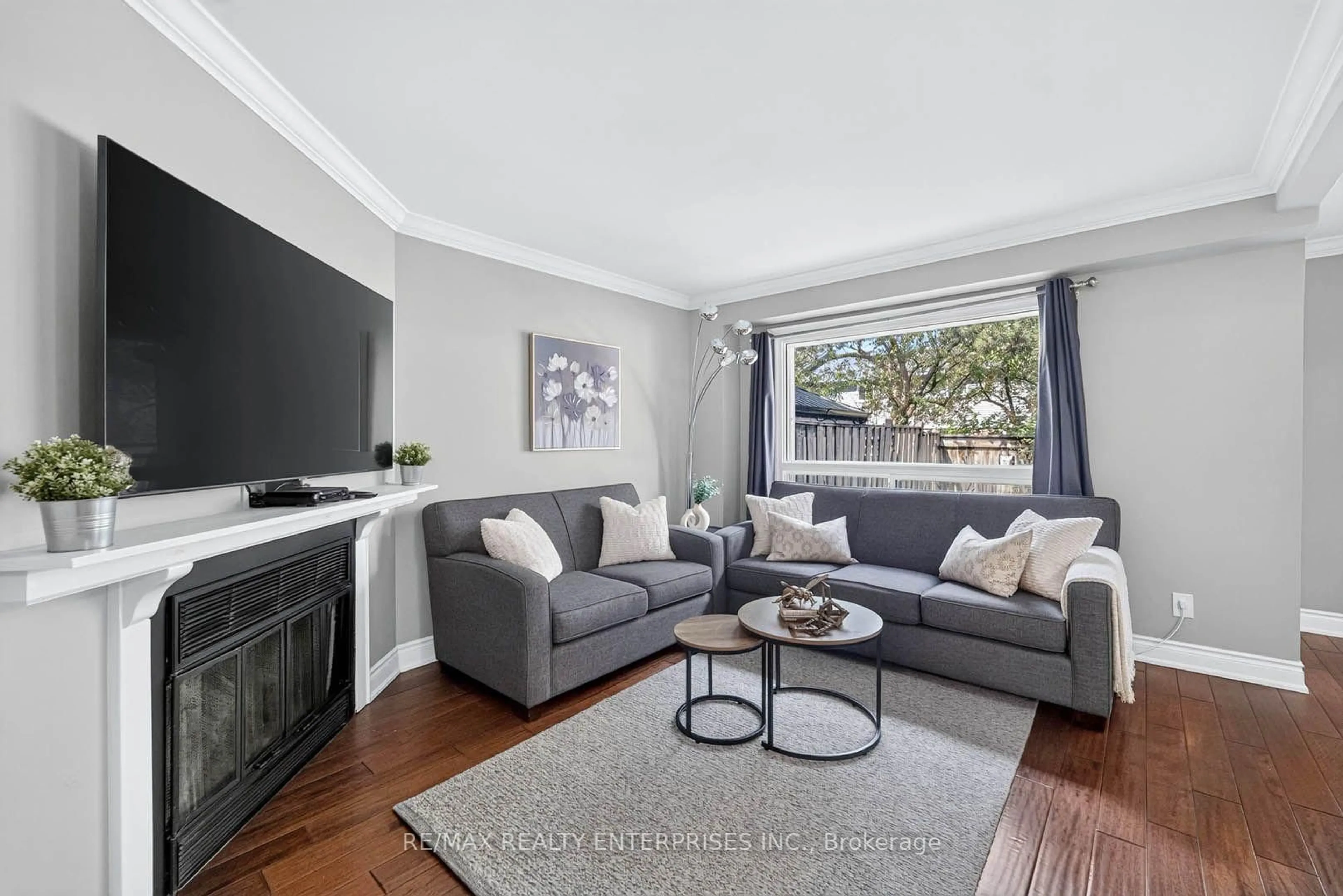 Living room with furniture, unknown for 3125 Fifth Line #52, Mississauga Ontario L5L 3S8