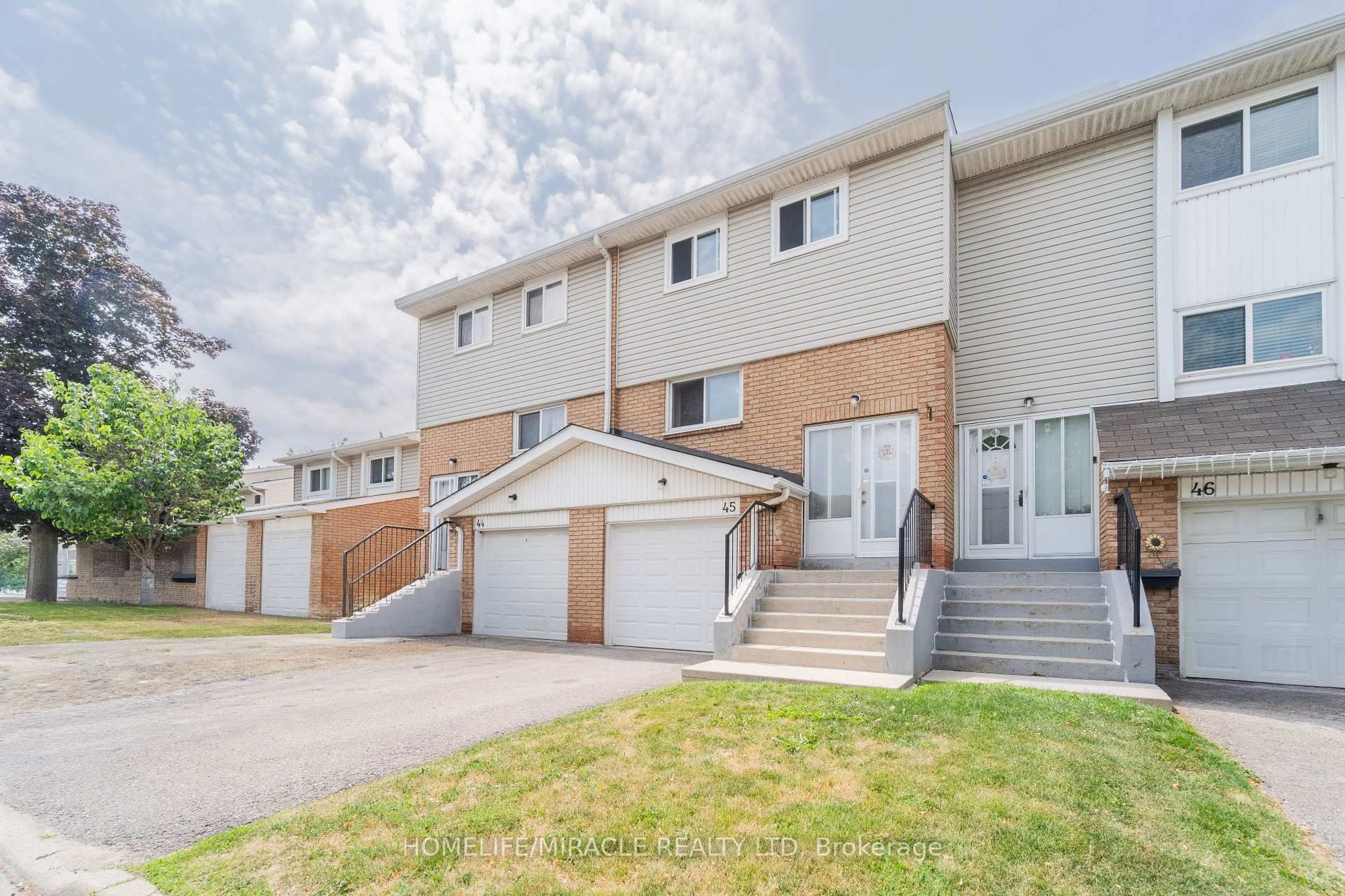 Unknown for 45 Lincoln Crt, Brampton Ontario L6T 3Z2