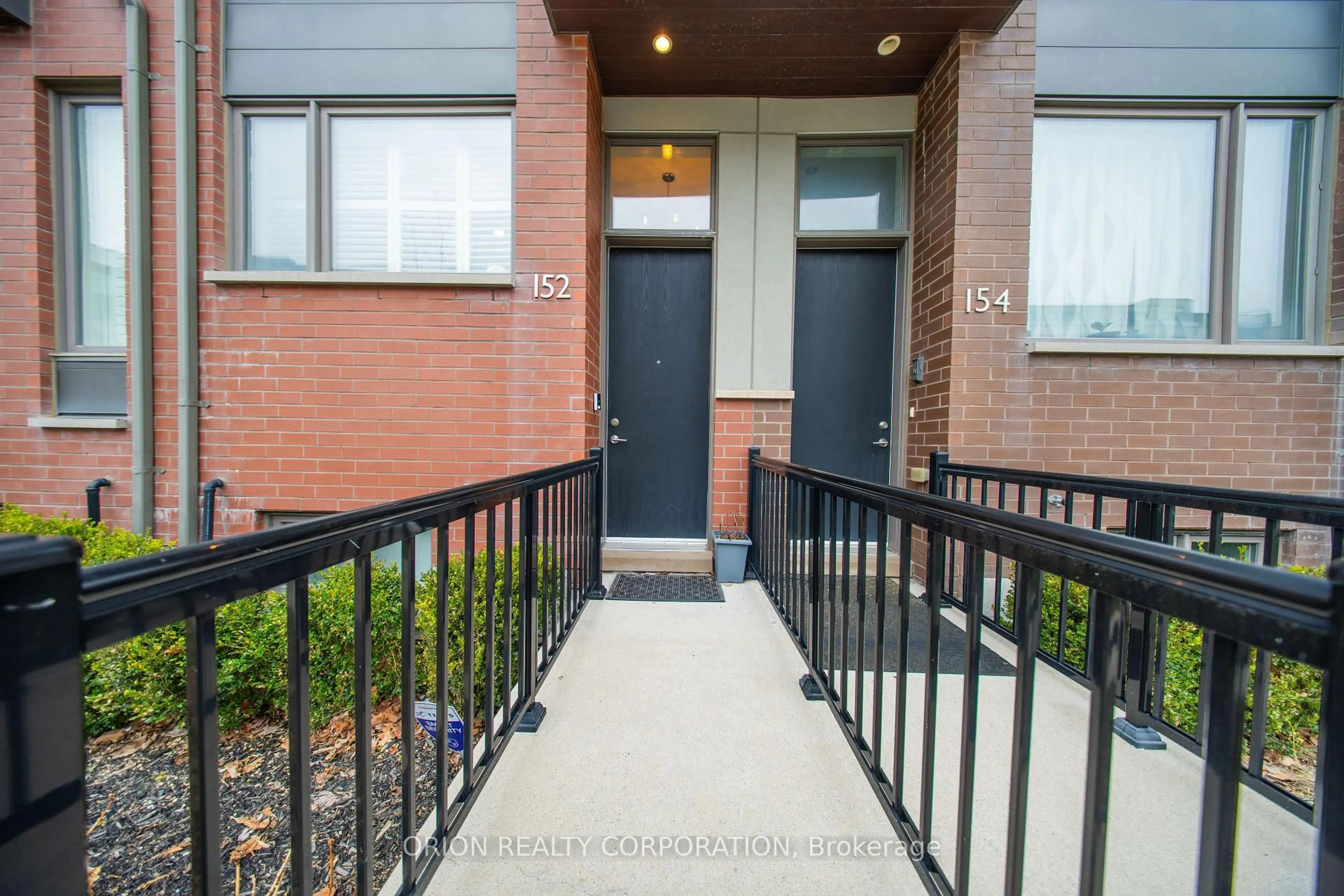 Indoor entryway for 152 Frederick Tisdale Dr, Toronto Ontario M3K 0A8
