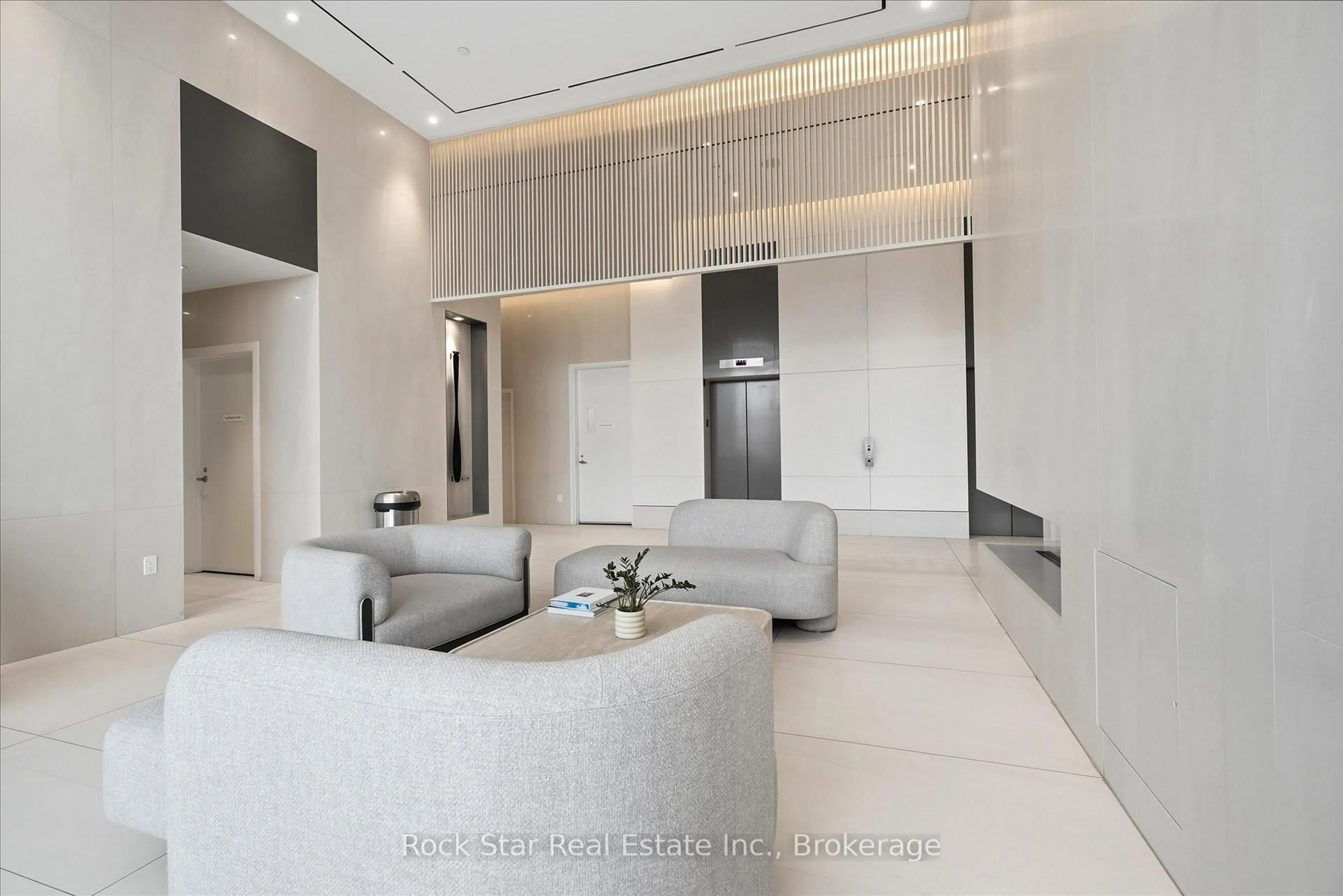 Unknown for 28 Ann St #209, Mississauga Ontario L5G 0E1