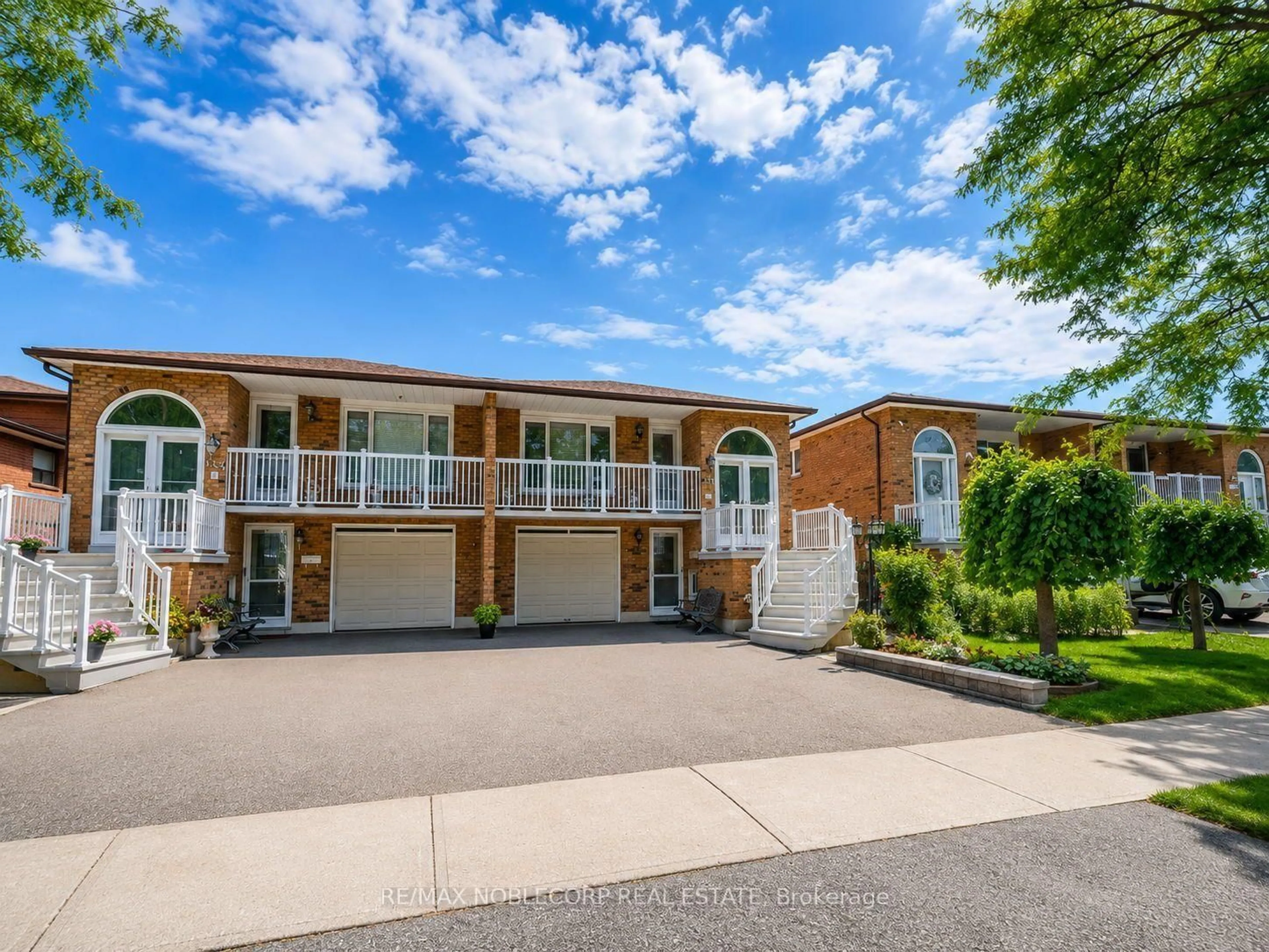 A pic from outside/outdoor area/front of a property/back of a property/a pic from drone, unknown for 131 Yatescastle Dr, Toronto Ontario M3L 2L4