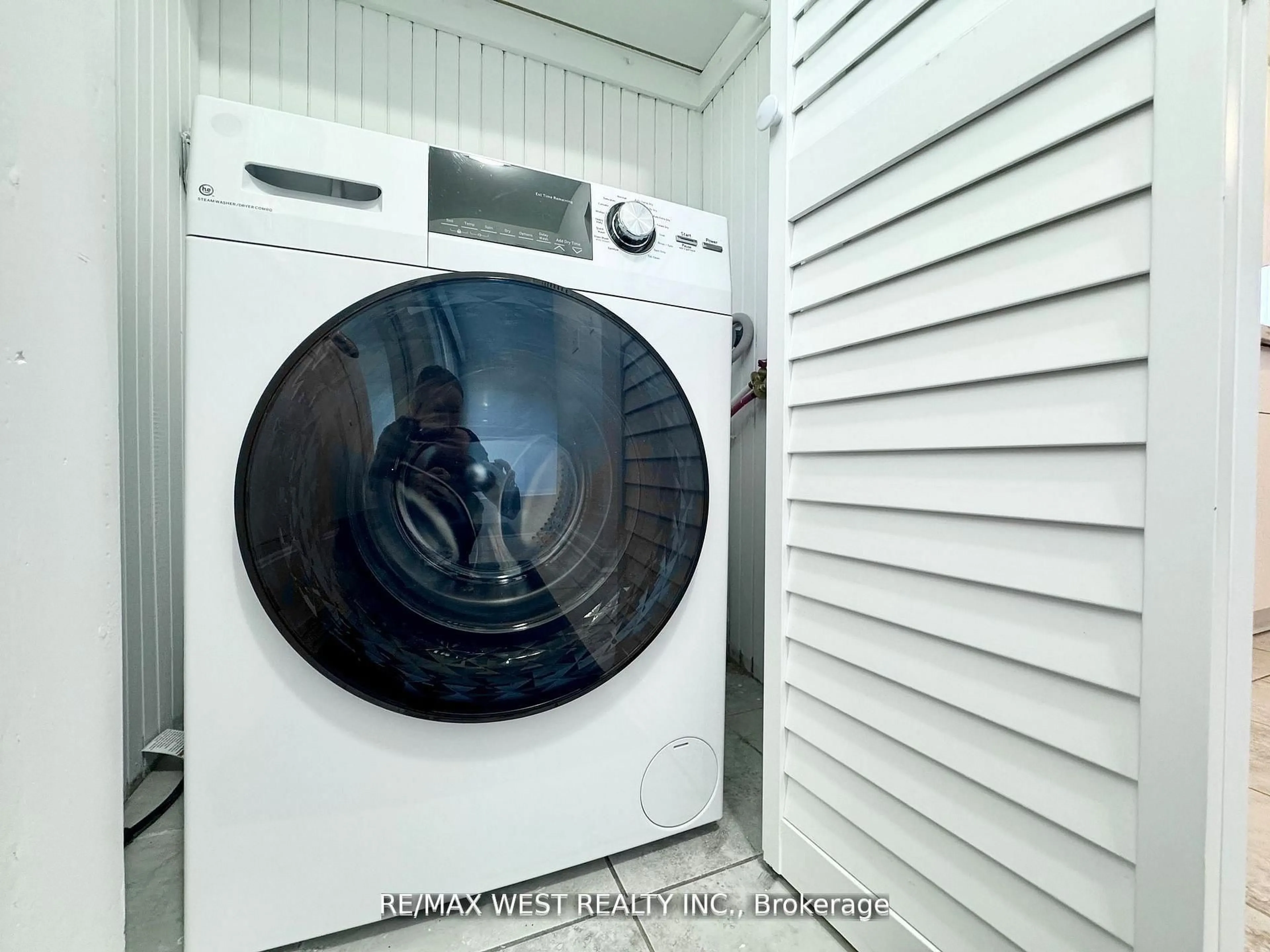 Laundry room for 25 Bimini Cres, Toronto Ontario M3N 1S1