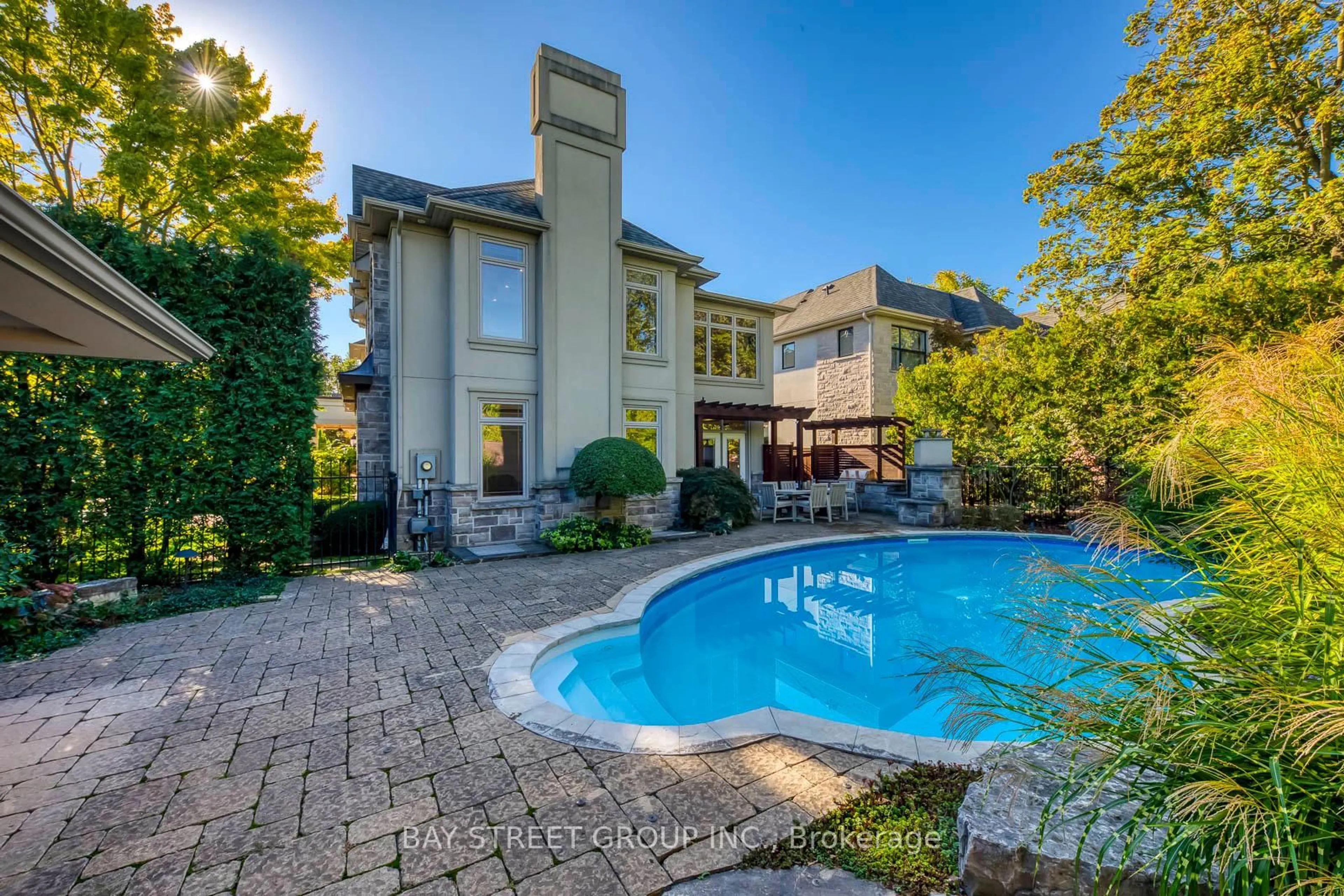 Pool for 452 Avon Cres, Oakville Ontario L6J 2T3