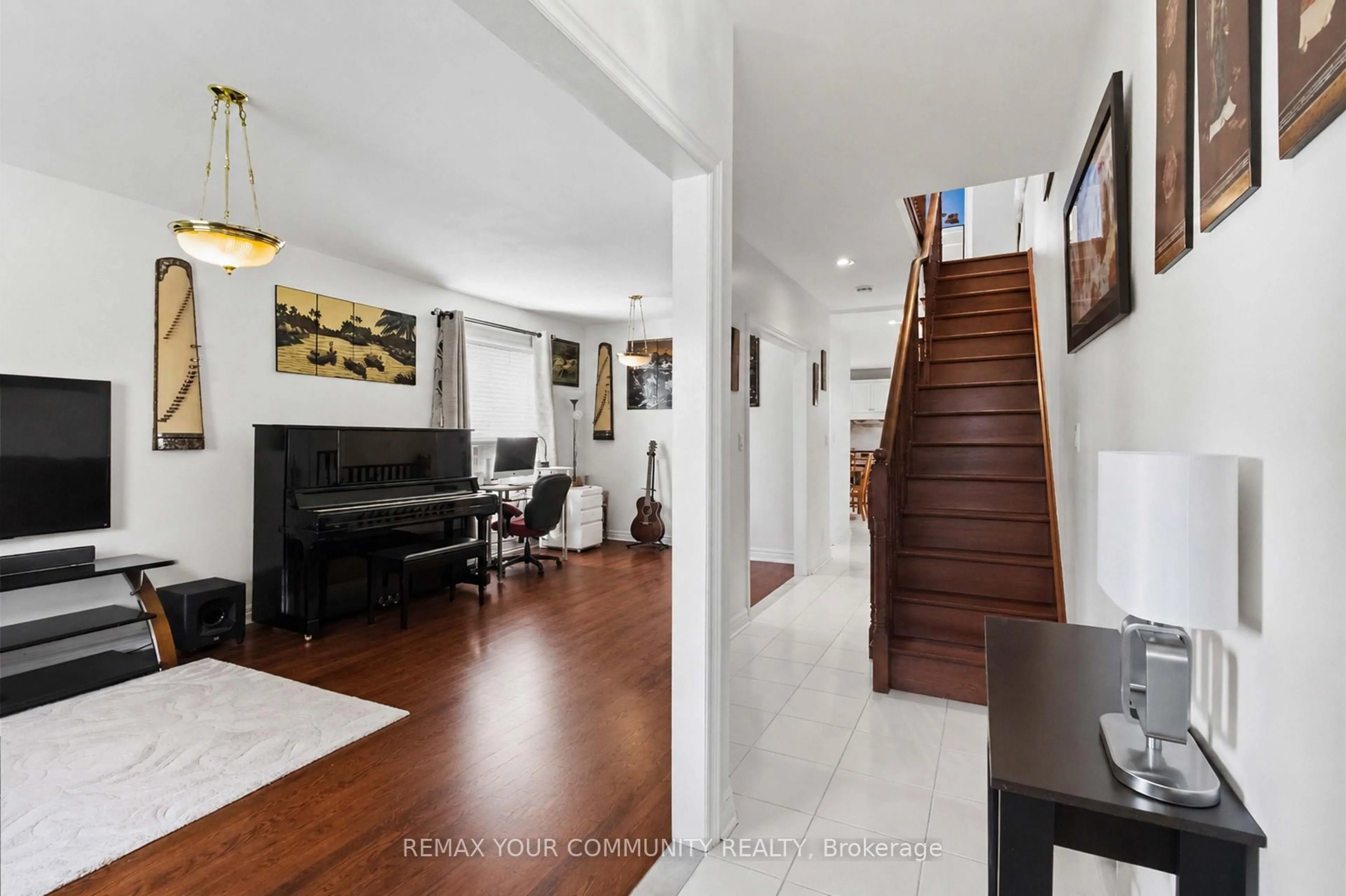 Unknown for 32 Kirknewton Rd, Toronto Ontario M6E 3Y1
