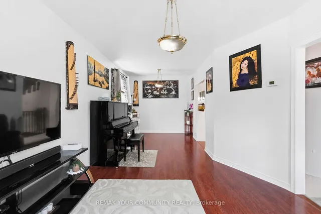 32 Kirknewton Rd, Toronto 5