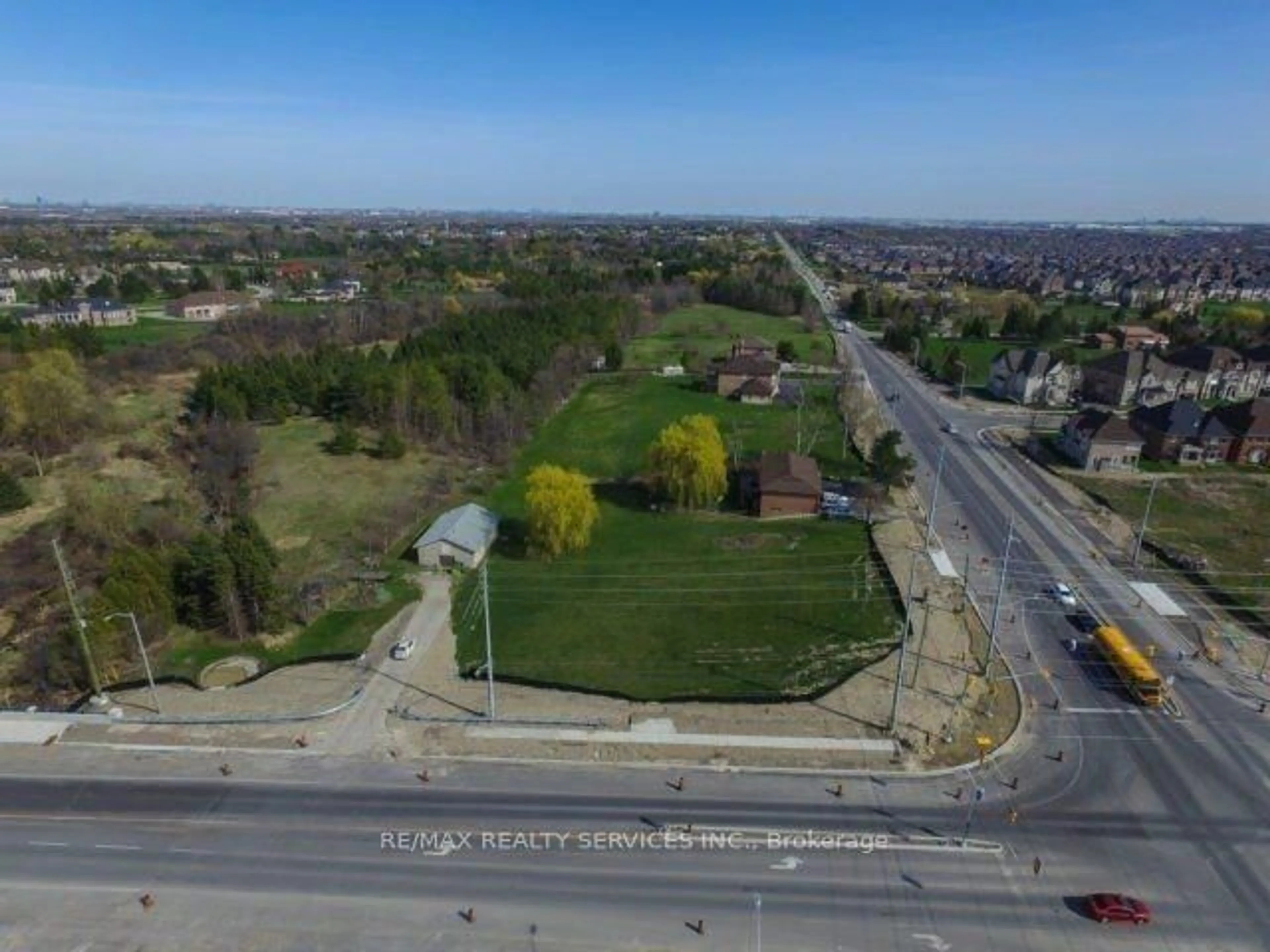A pic from outside/outdoor area/front of a property/back of a property/a pic from drone, street for 10973 Goreway Dr, Brampton Ontario L6P 0N1
