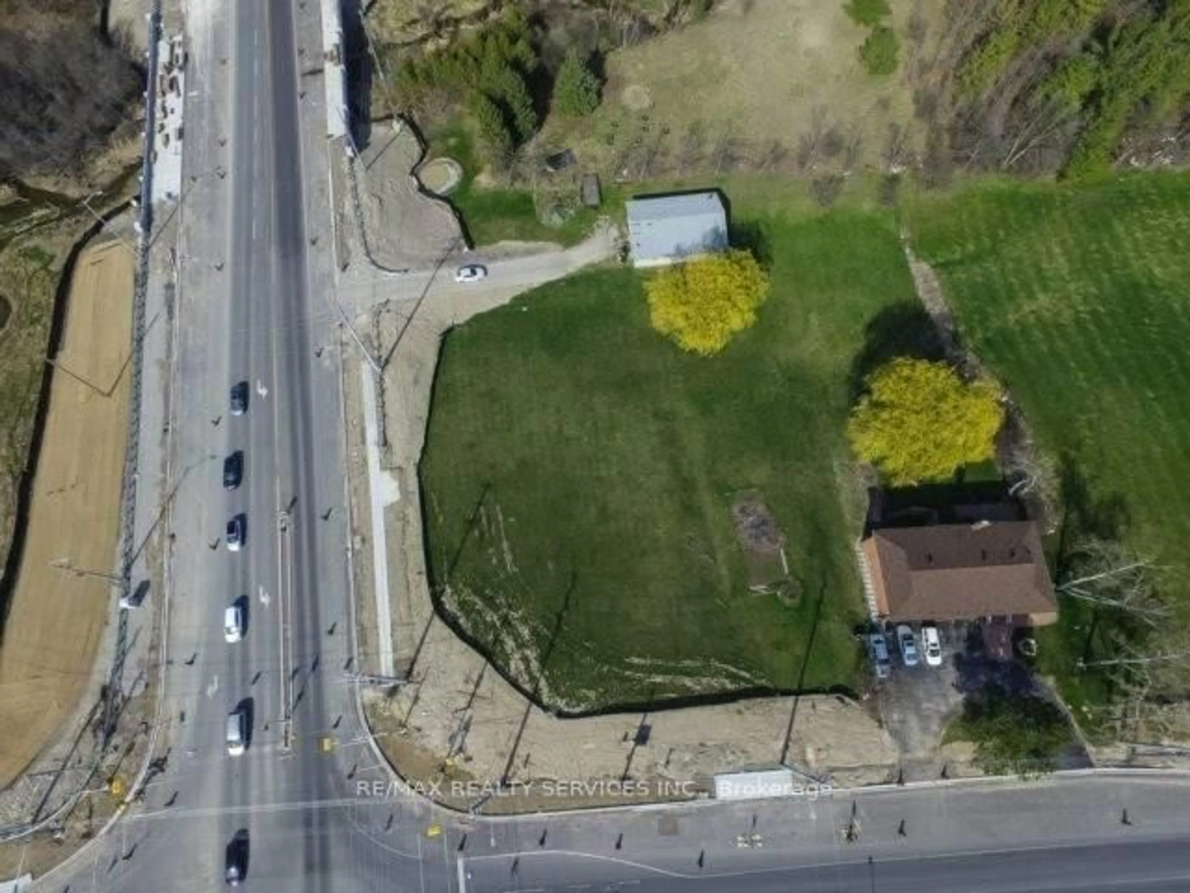 A pic from outside/outdoor area/front of a property/back of a property/a pic from drone, street for 10973 Goreway Dr, Brampton Ontario L6P 0N1