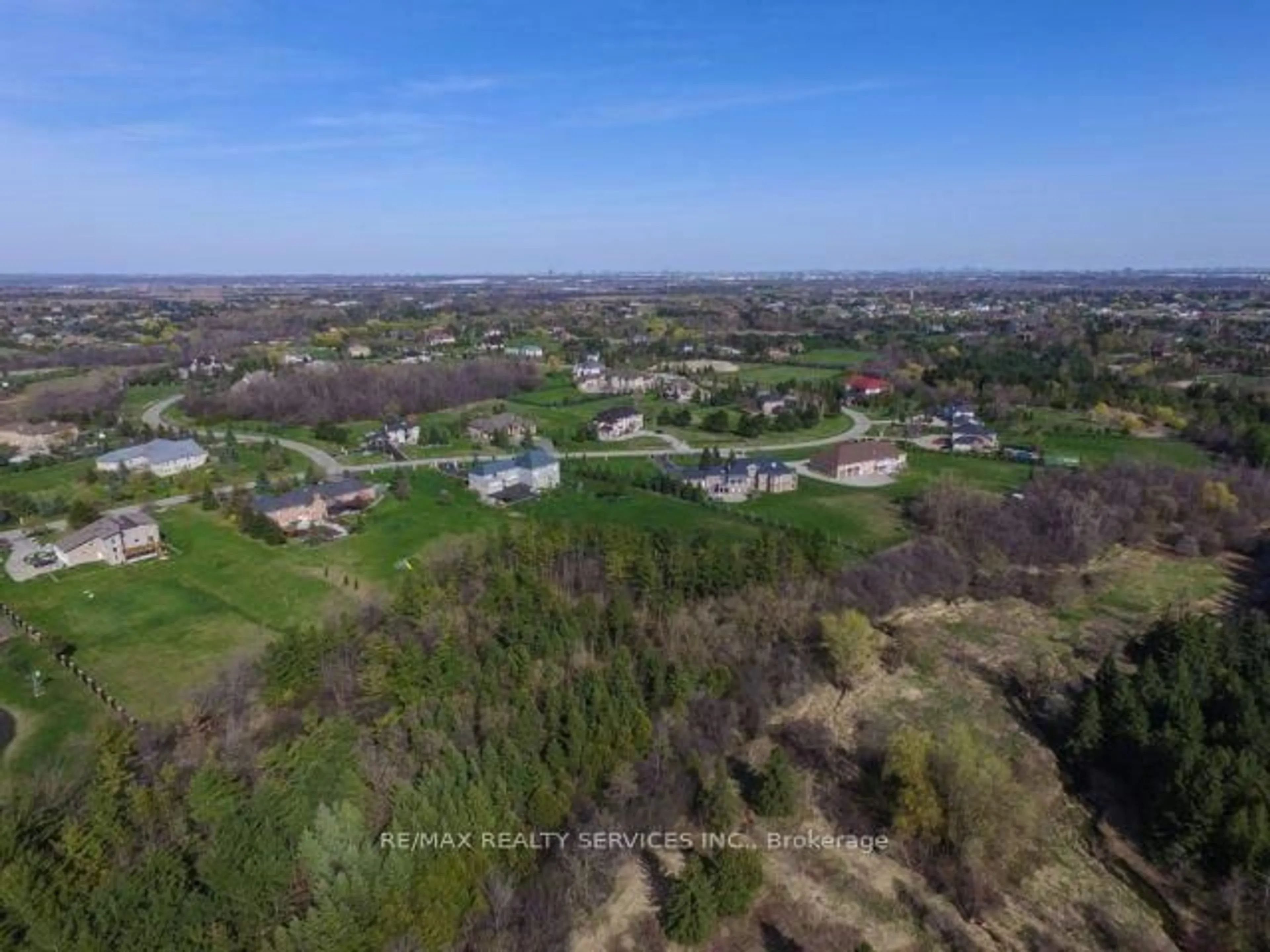 A pic from outside/outdoor area/front of a property/back of a property/a pic from drone, unknown for 10973 Goreway Dr, Brampton Ontario L6P 0N1