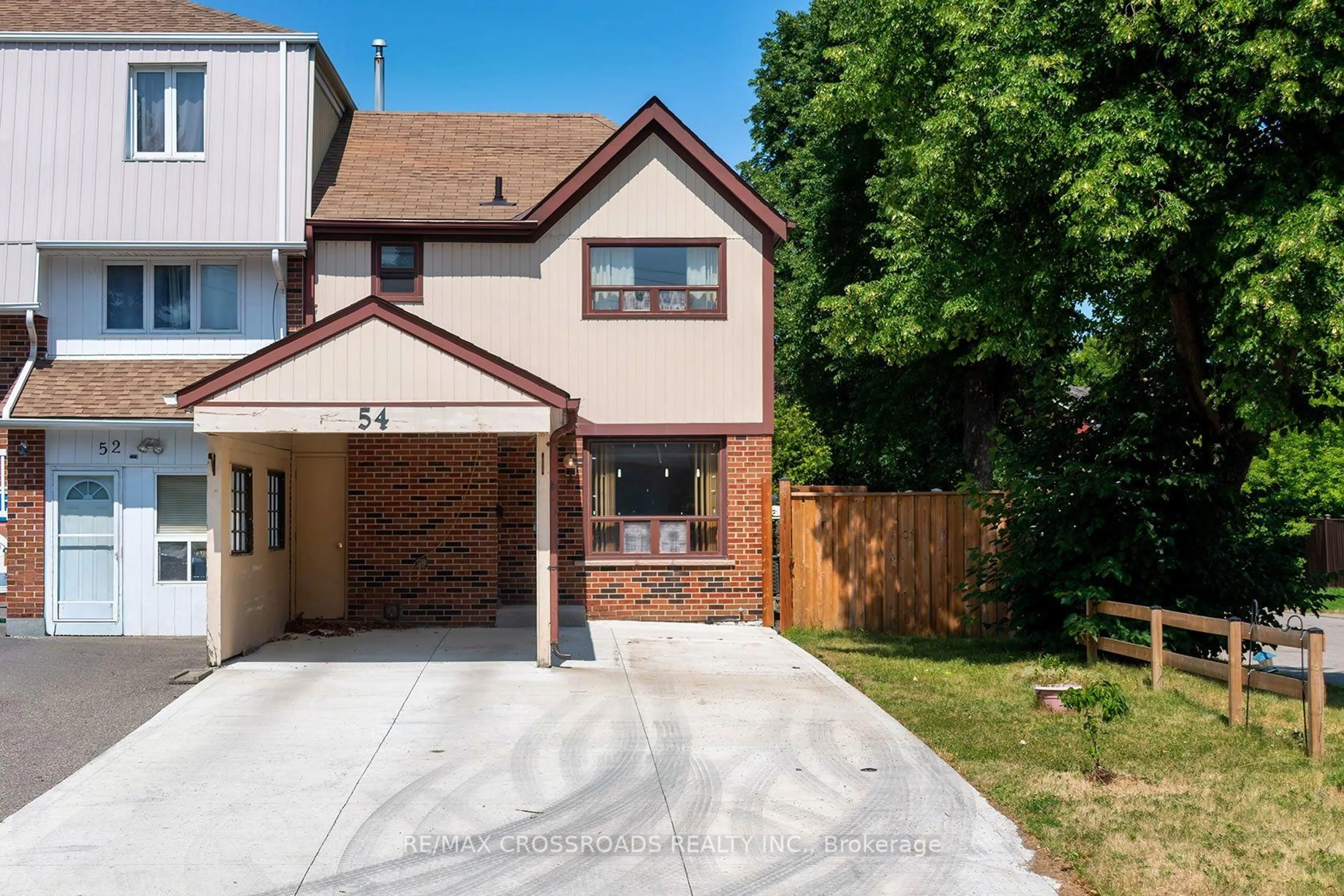 Home with brick exterior material, street for 54 Omega Sq, Brampton Ontario L6Z 1K5