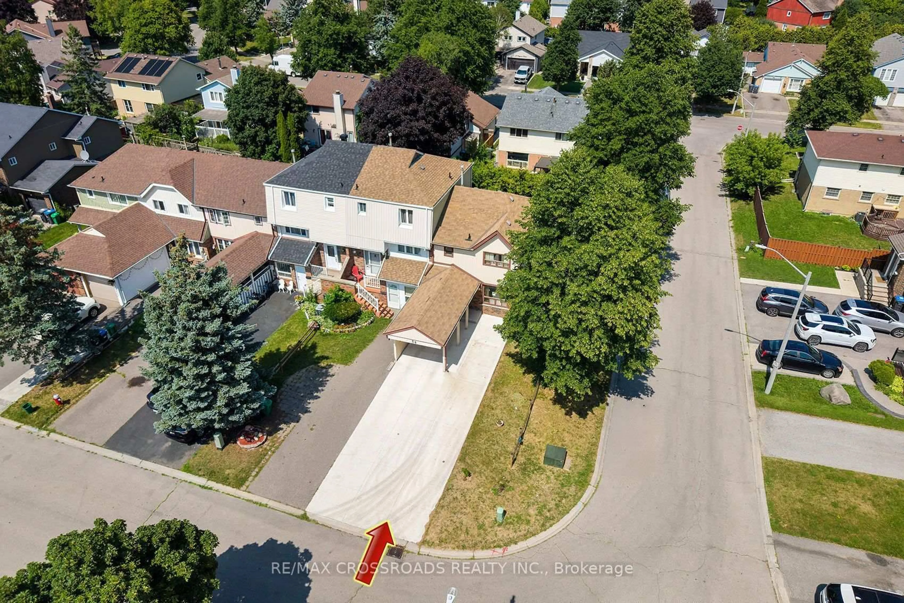 A pic from outside/outdoor area/front of a property/back of a property/a pic from drone, street for 54 Omega Sq, Brampton Ontario L6Z 1K5