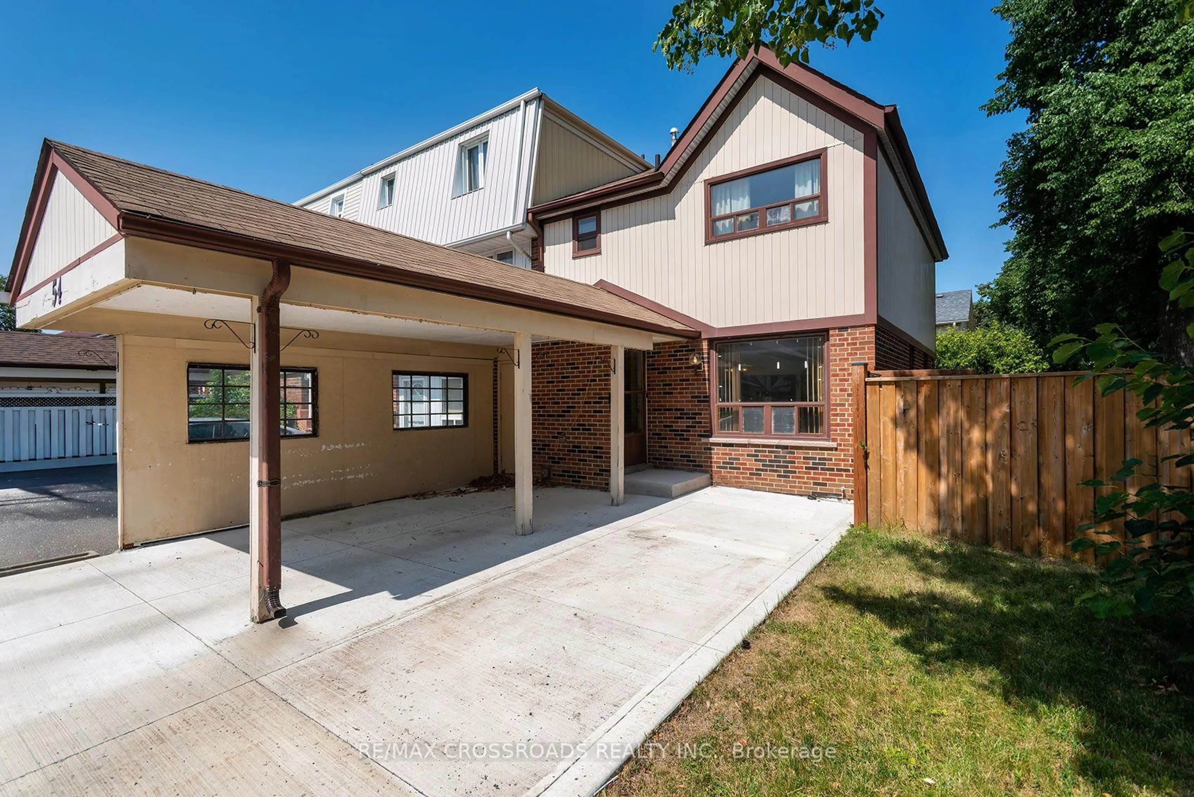 Home with brick exterior material, street for 54 Omega Sq, Brampton Ontario L6Z 1K5