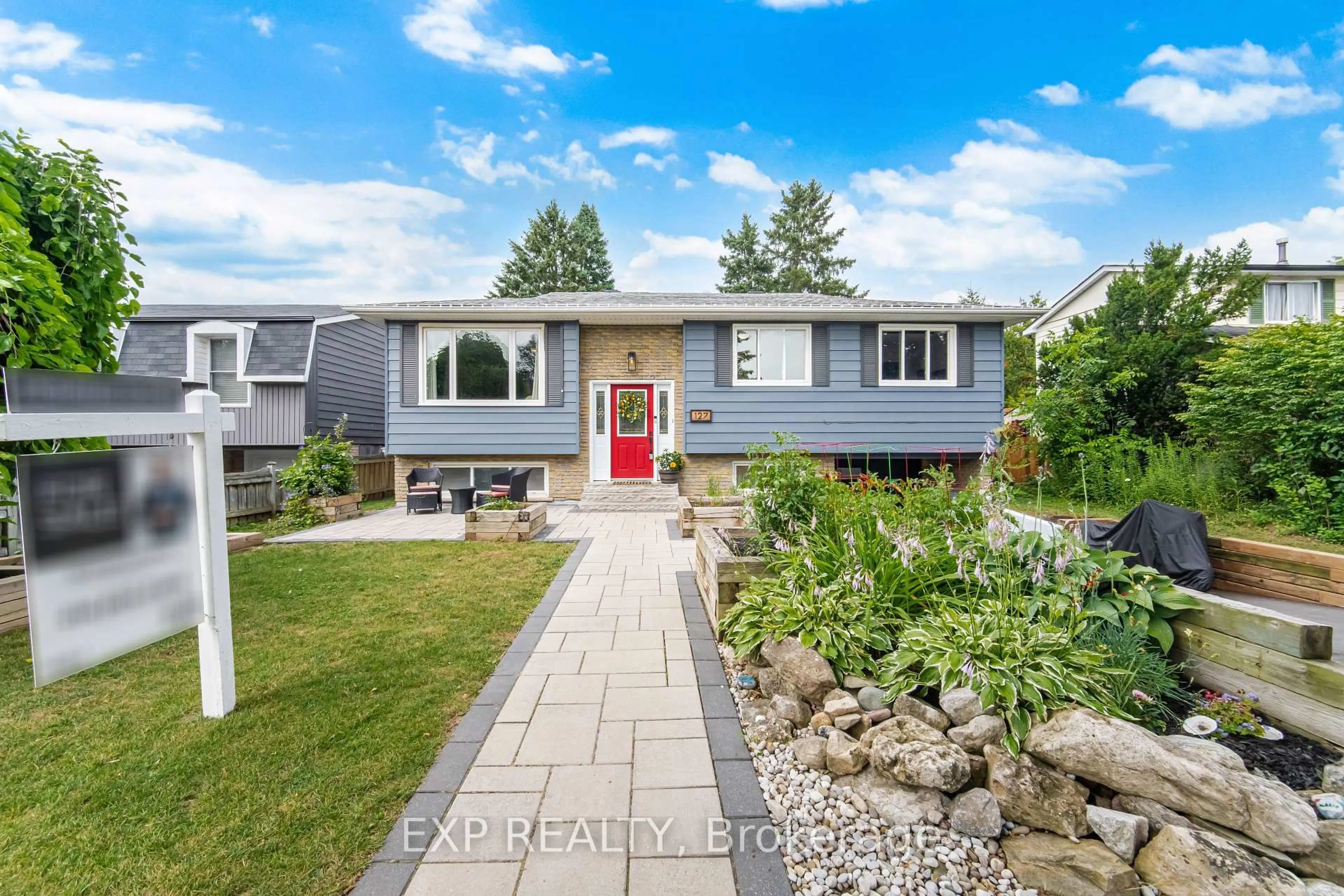Home with vinyl exterior material, street for 127 Acton Blvd, Halton Hills Ontario L7J 2S4