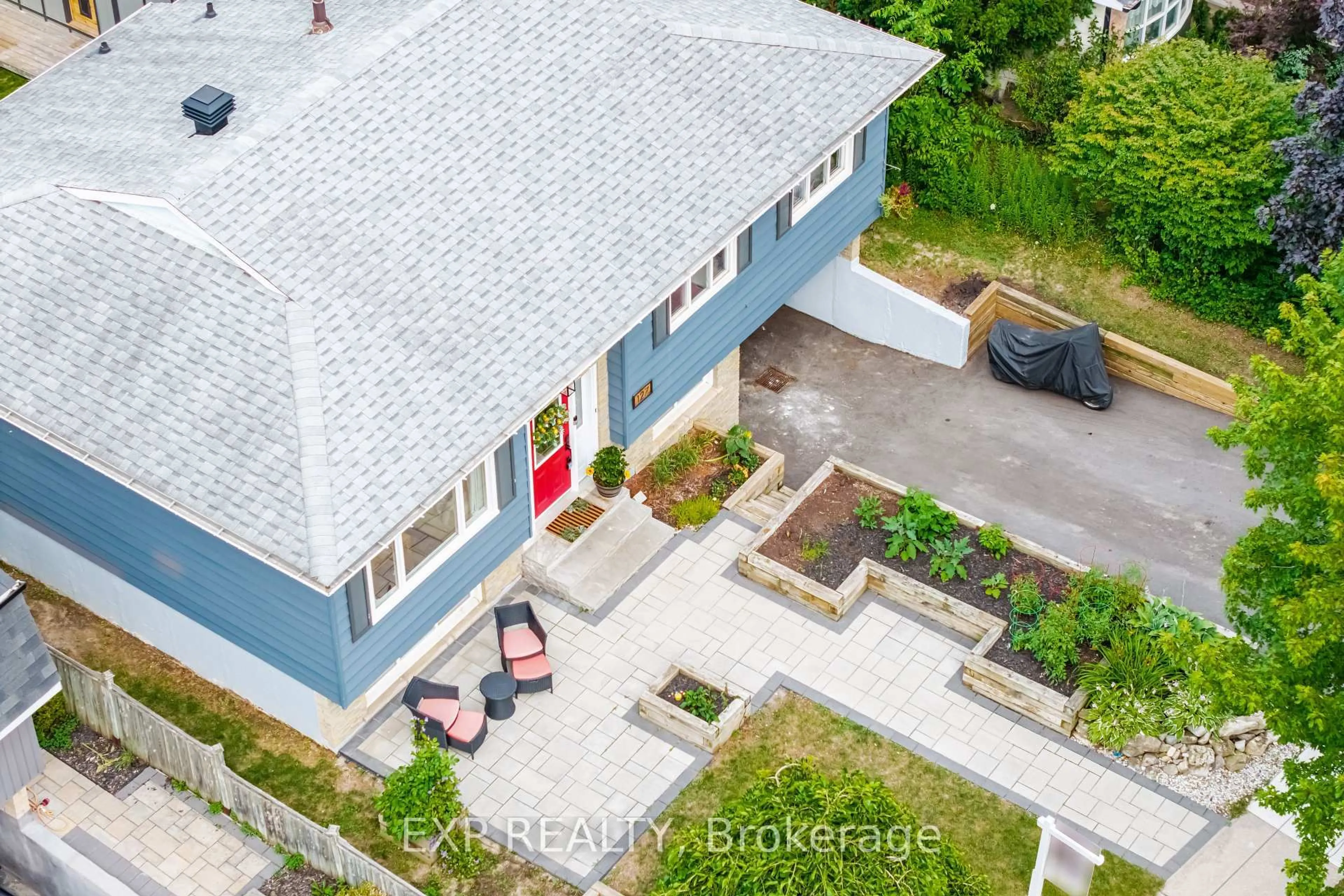 A pic from outside/outdoor area/front of a property/back of a property/a pic from drone, street for 127 Acton Blvd, Halton Hills Ontario L7J 2S4