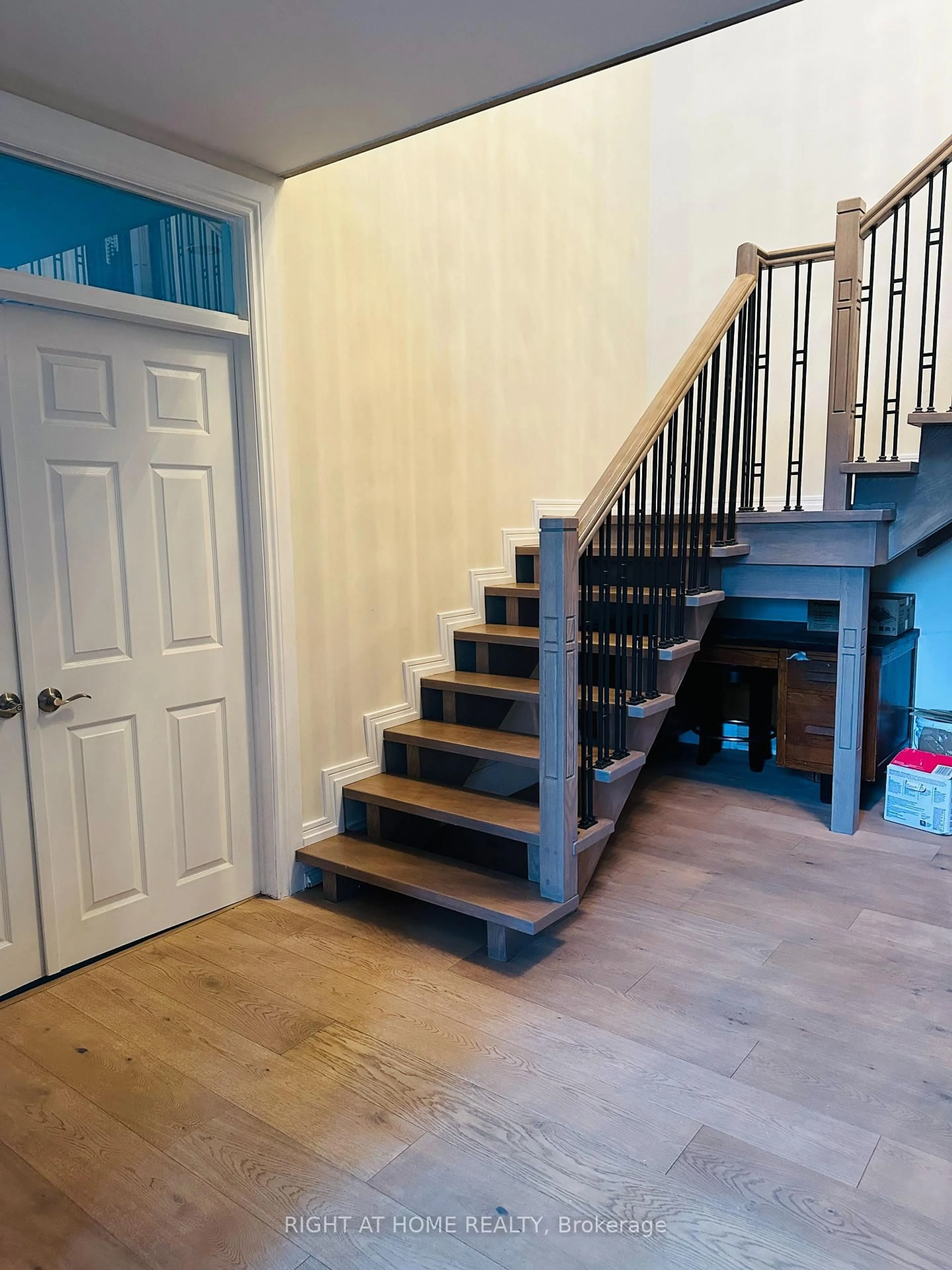 Stairs for 12 Keily Cres, Caledon Ontario L7E 0R4