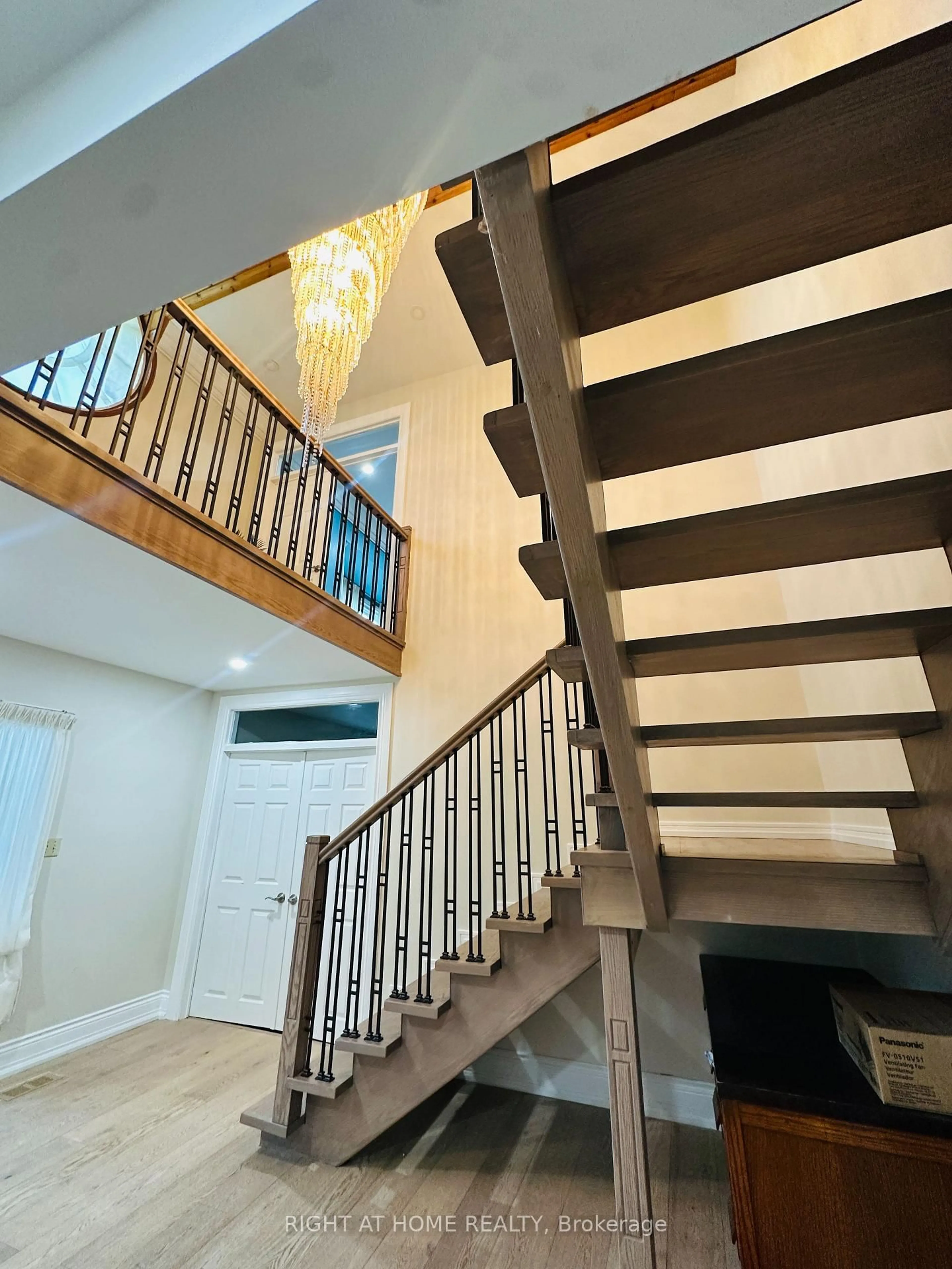 Stairs for 12 Keily Cres, Caledon Ontario L7E 0R4
