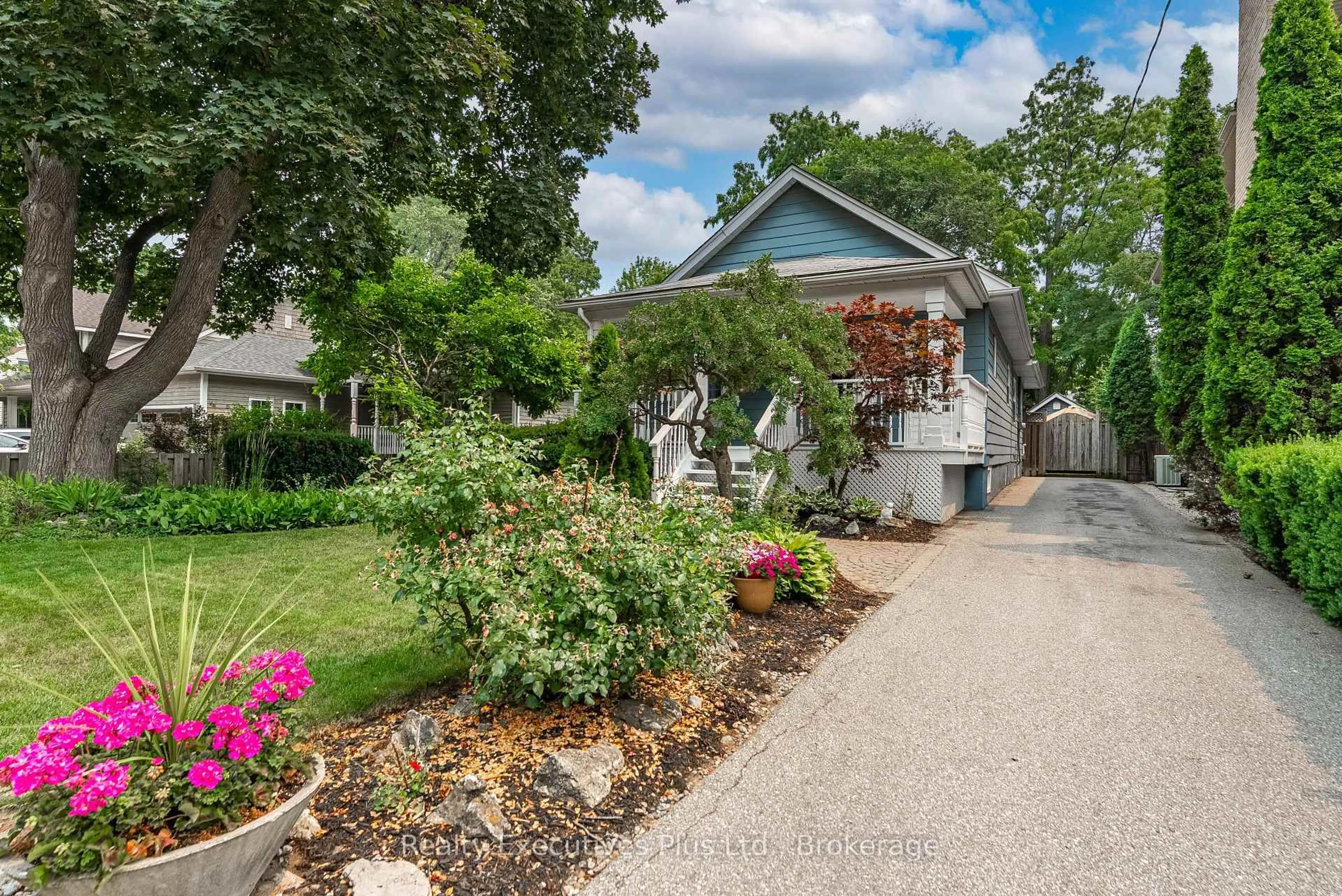 Unknown for 322 Pine Ave, Oakville Ontario L6J 2J9