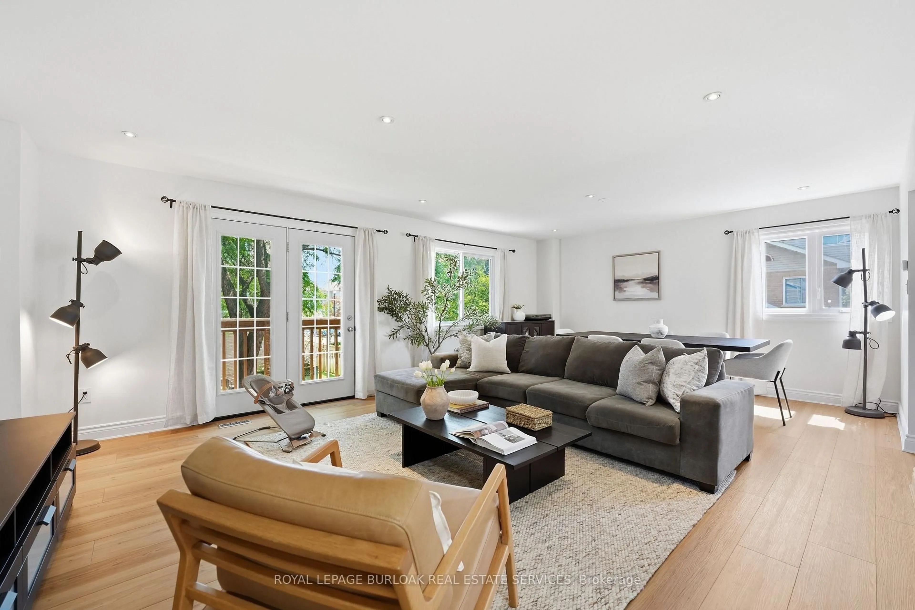 Living room with furniture, unknown for 2055 Walkers Line #216, Burlington Ontario L7M 4B5