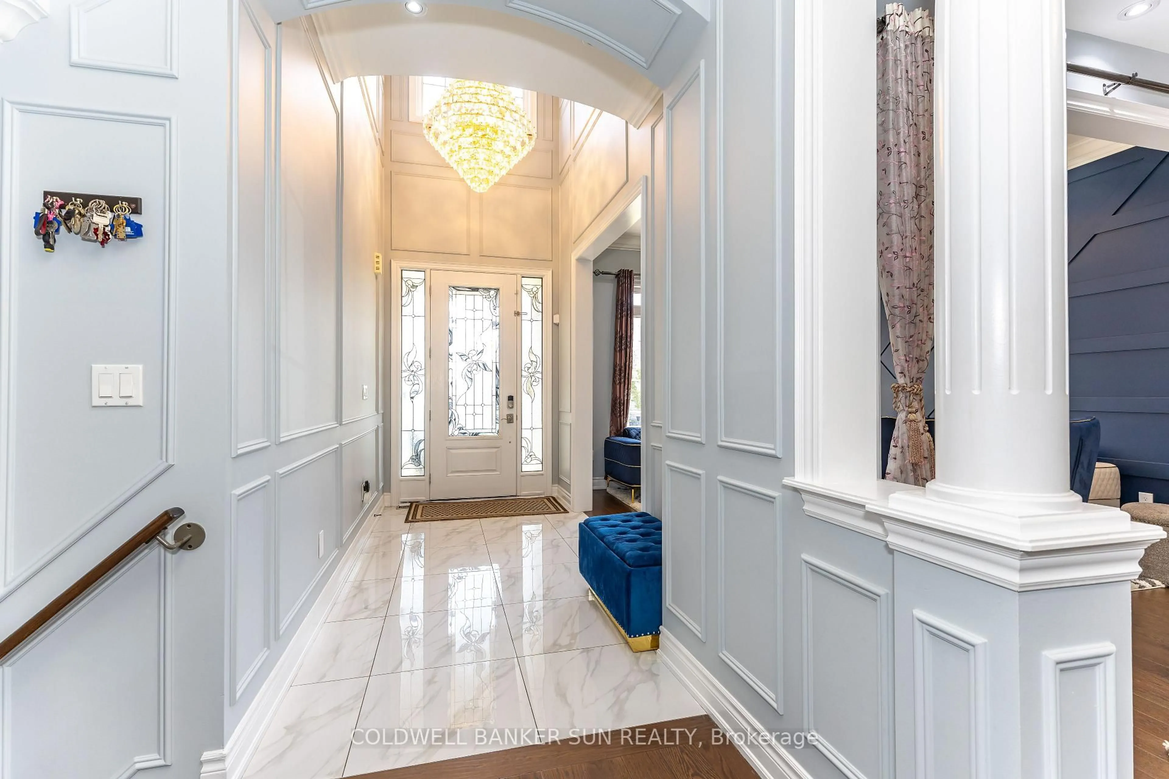 Indoor foyer for 48 Hanbury Cres, Brampton Ontario L6X 5N7