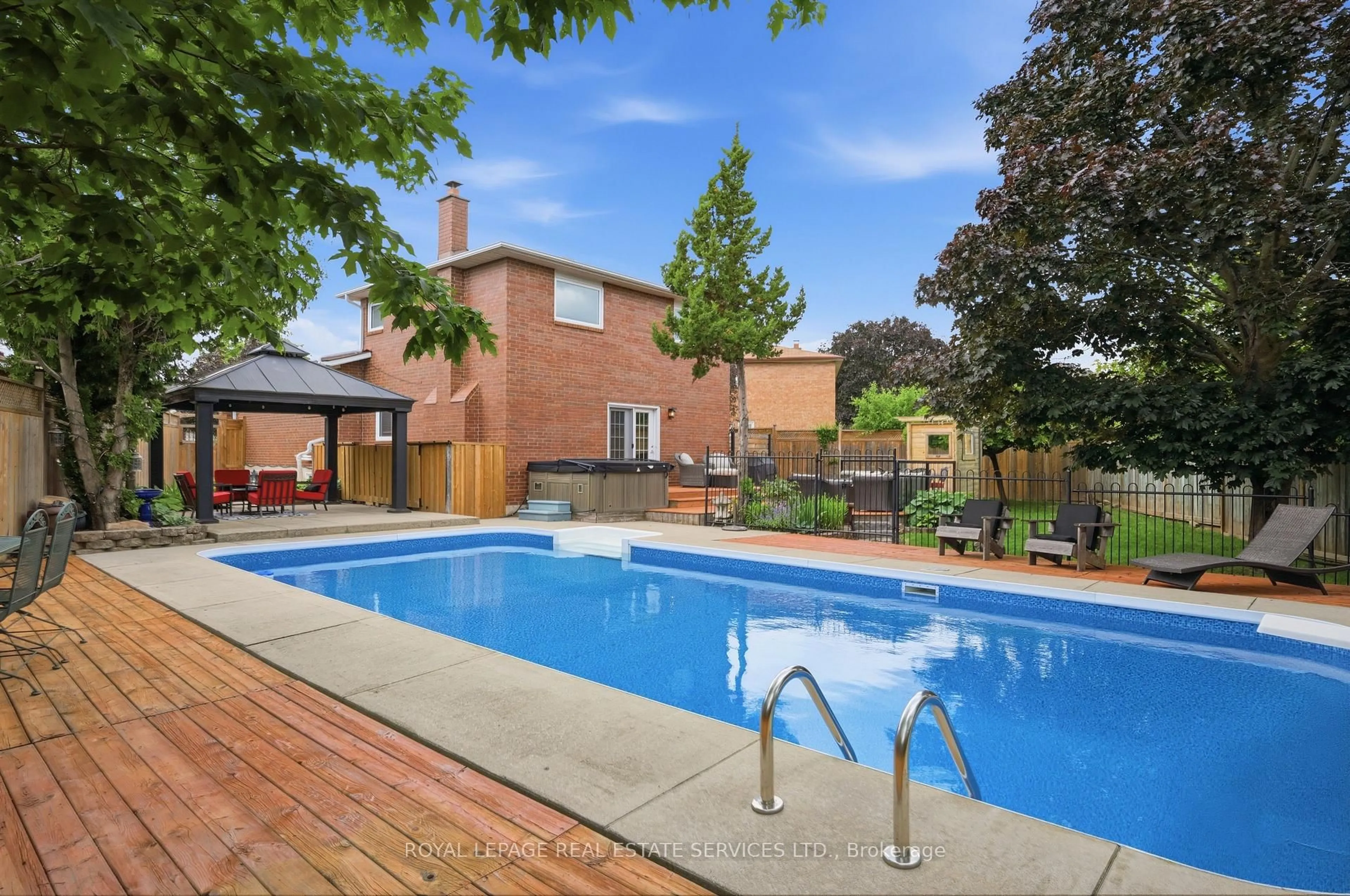 Pool for 2035 Pen St, Oakville Ontario L6H 3L2
