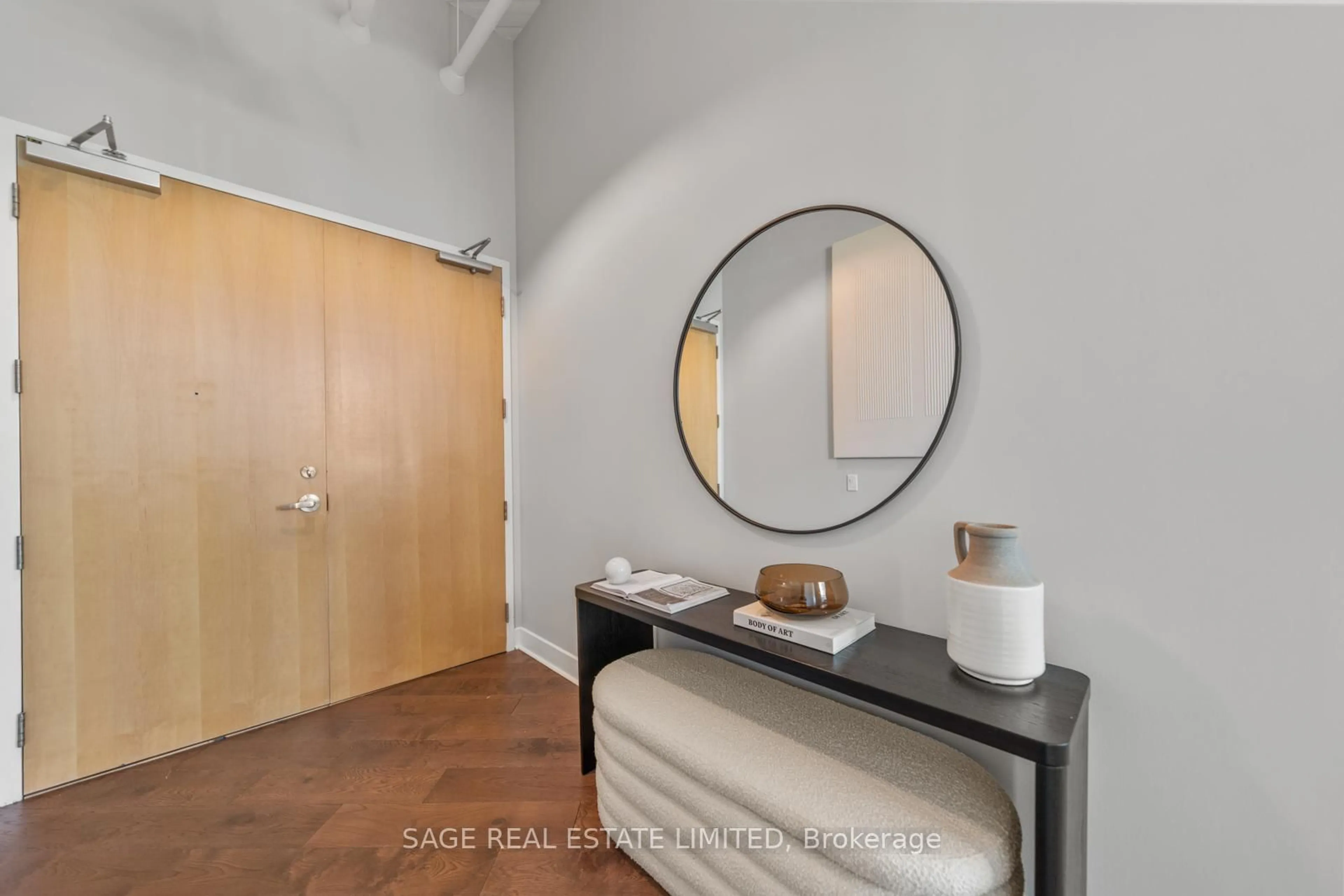 Indoor entryway for 1001 Roselawn Ave #123, Toronto Ontario M6B 4M4