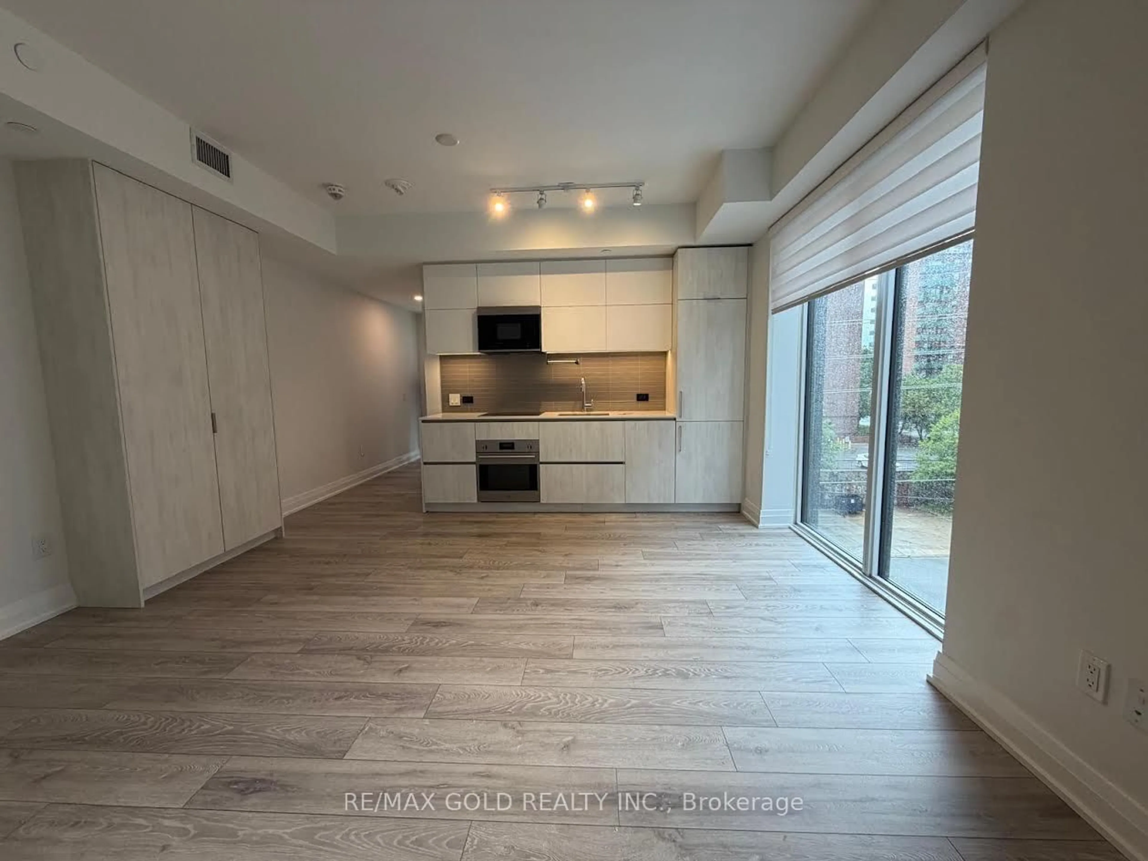 A pic of a room for 21 Park St #318, Mississauga Ontario L5G 0C2