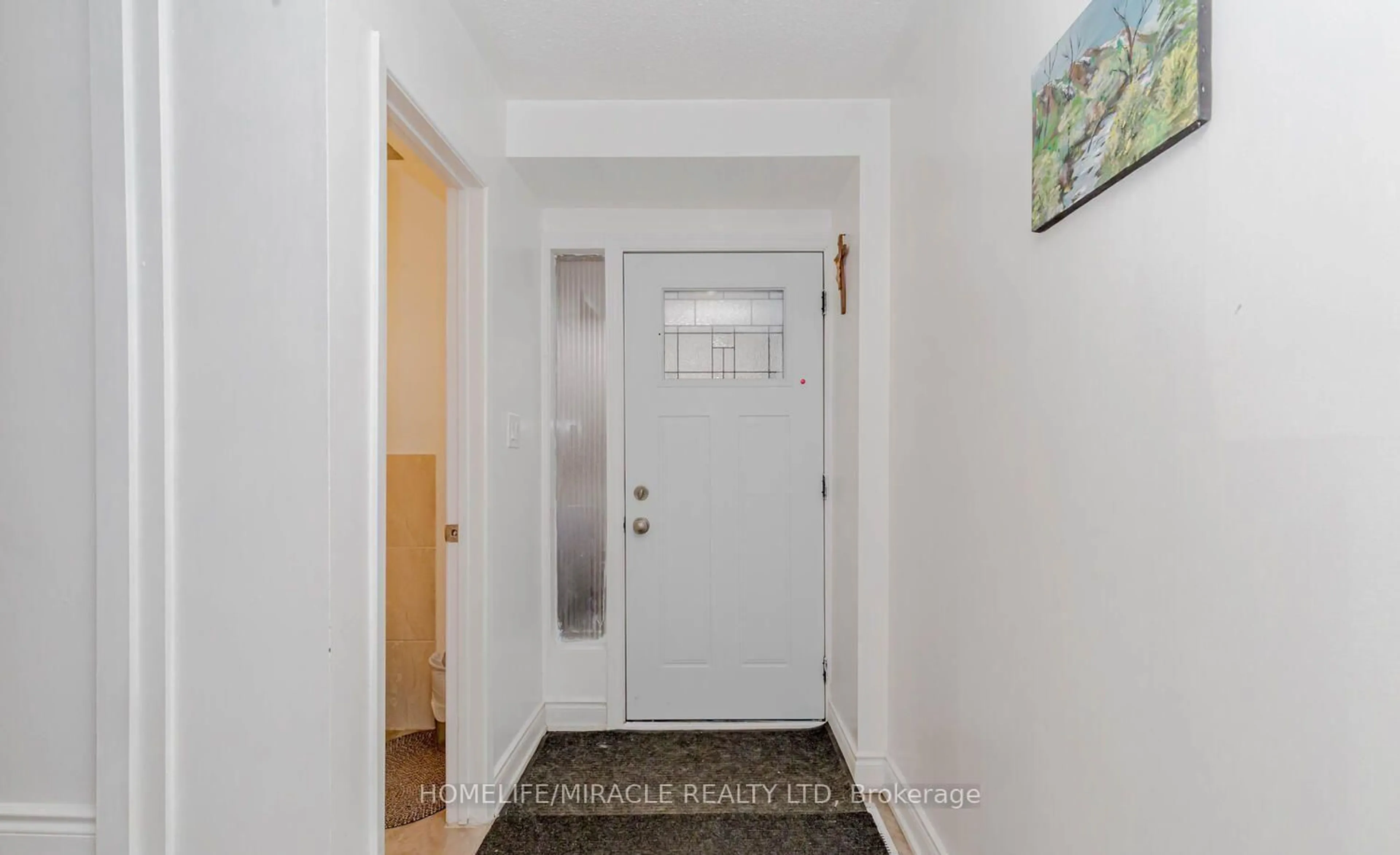 Indoor entryway for 7500 Goreway Dr #56, Mississauga Ontario L4T 3C7