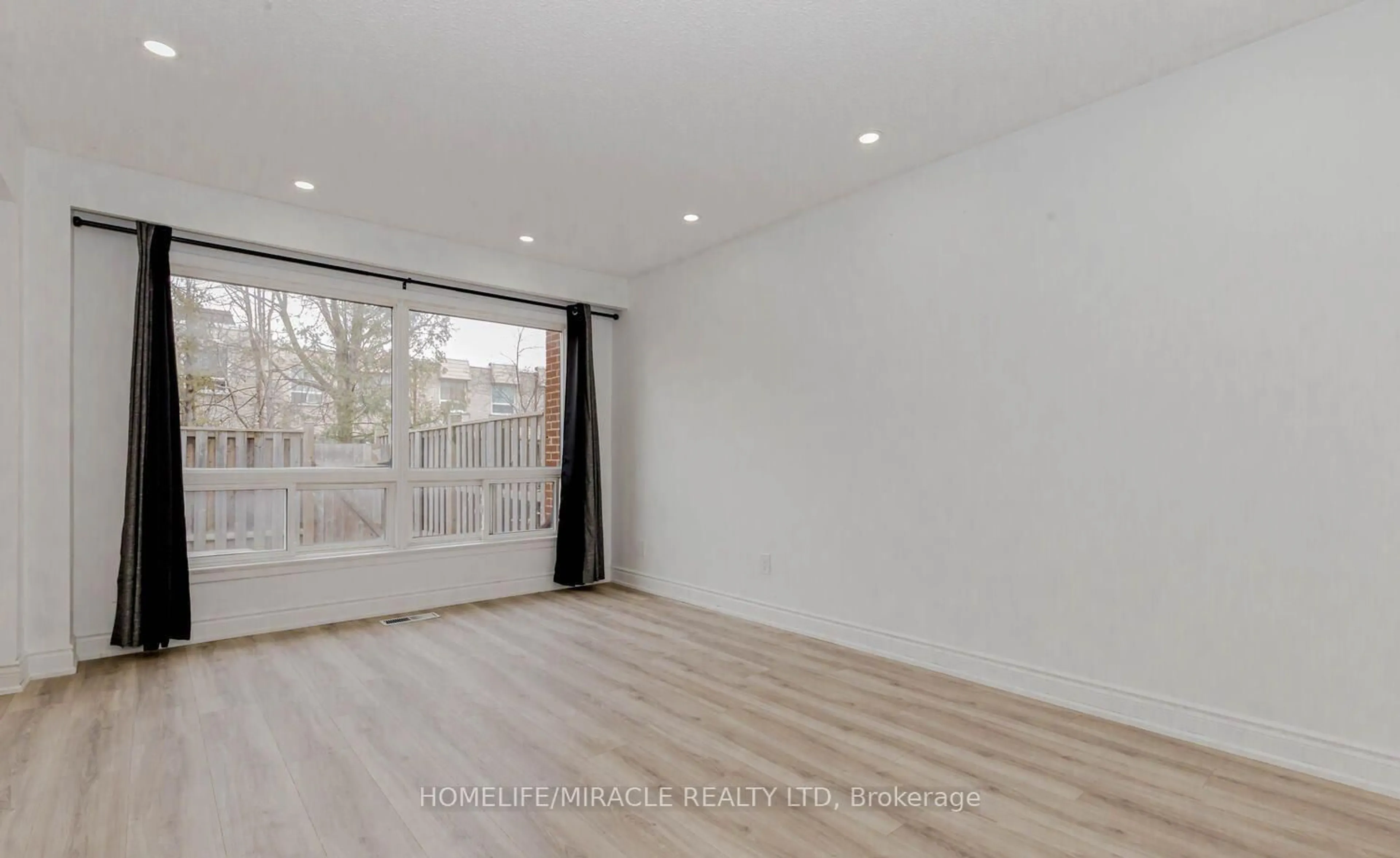 A pic of a room for 7500 Goreway Dr #56, Mississauga Ontario L4T 3C7