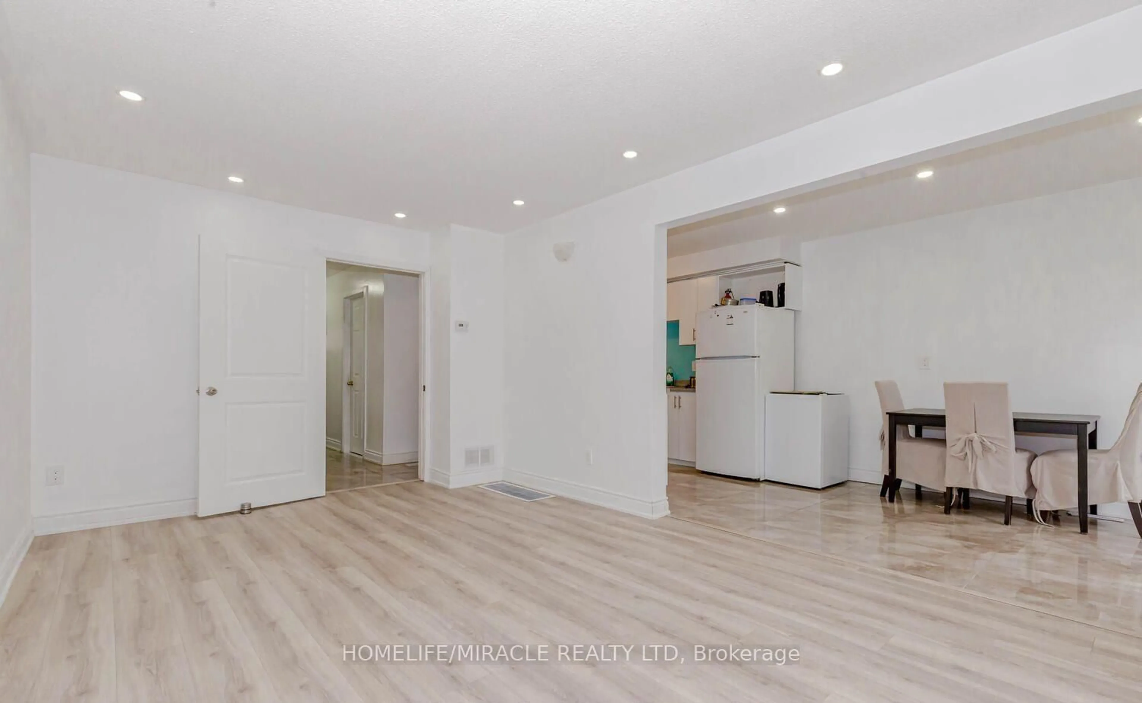 A pic of a room for 7500 Goreway Dr #56, Mississauga Ontario L4T 3C7