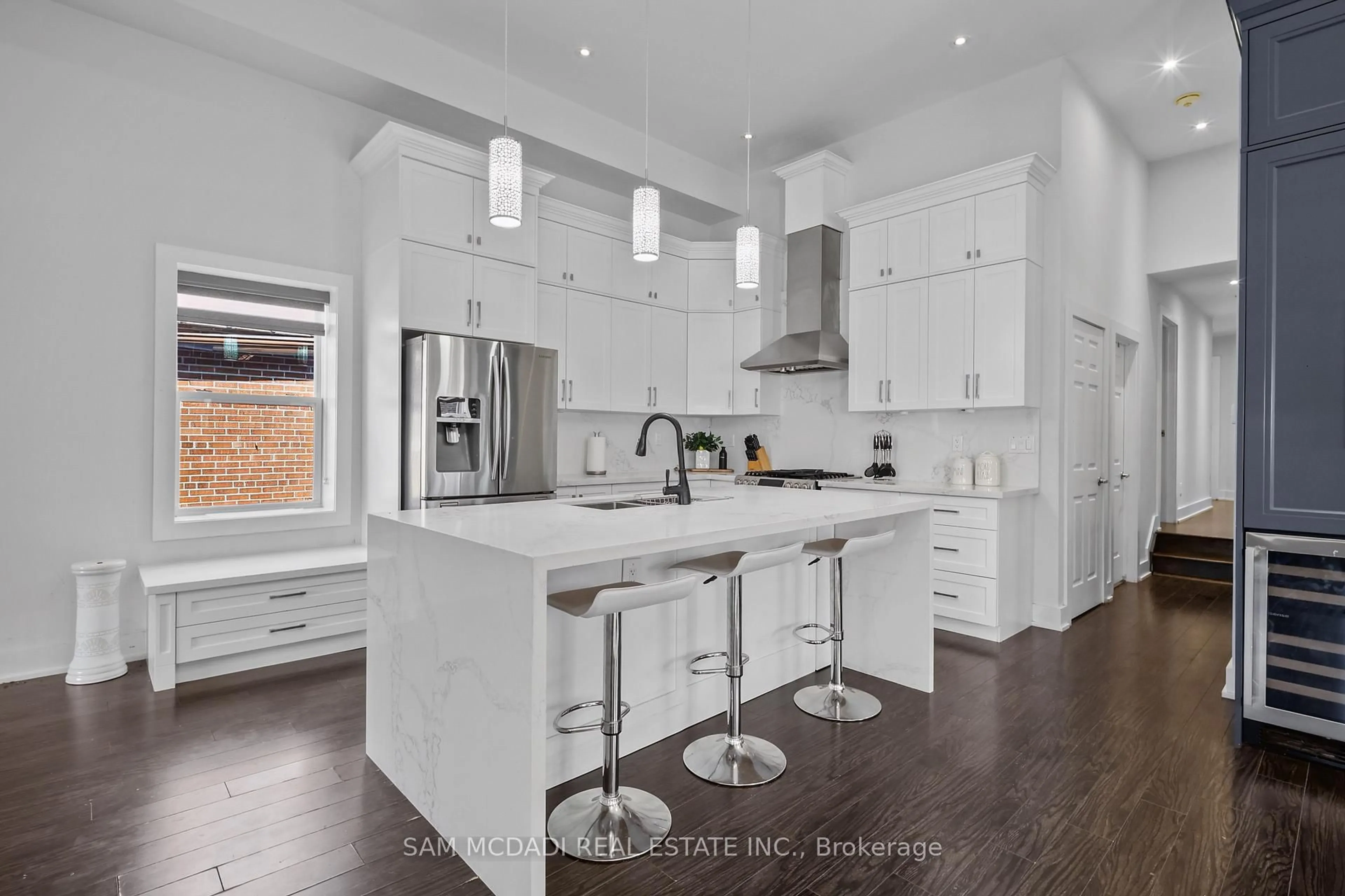 Contemporary kitchen, unknown for 30 Maple Ave, Mississauga Ontario L5H 2S1