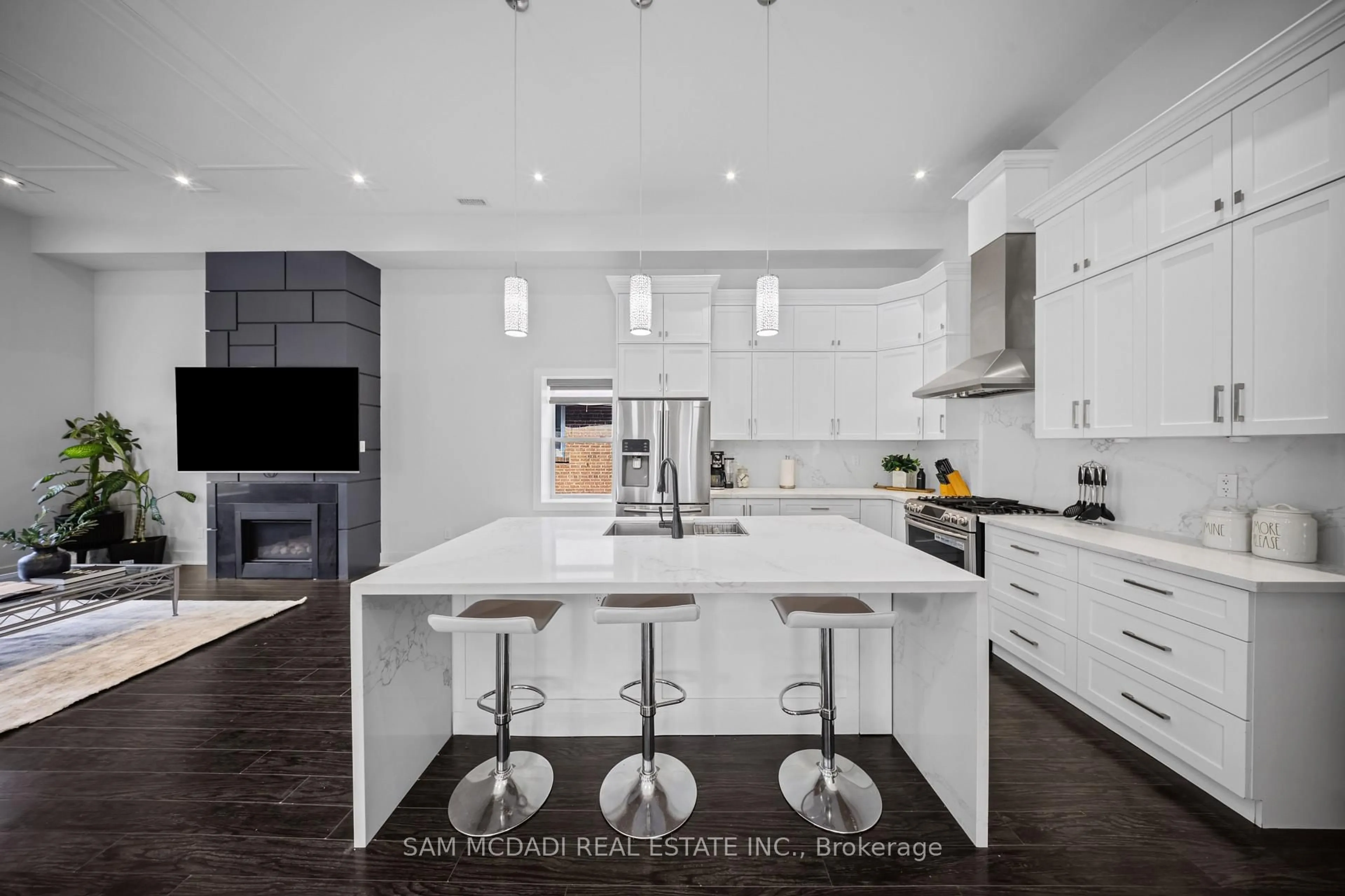 Contemporary kitchen, ceramic/tile floor for 30 Maple Ave, Mississauga Ontario L5H 2S1