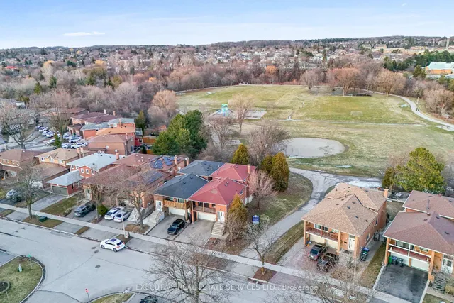 44 Lakecrest Tr, Brampton 4