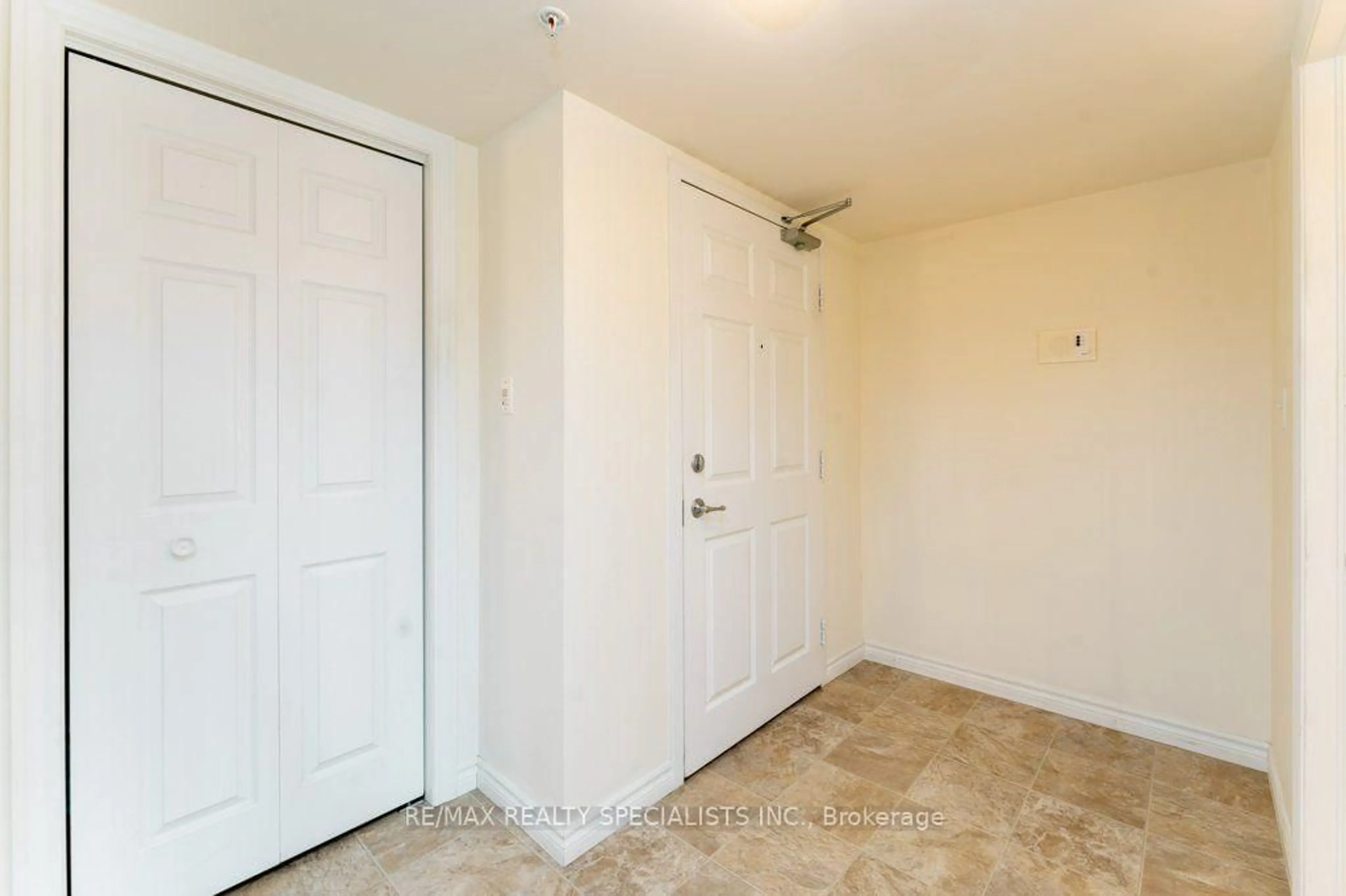 Indoor entryway for 1340 MAIN St #313, Milton Ontario L9T 7S6