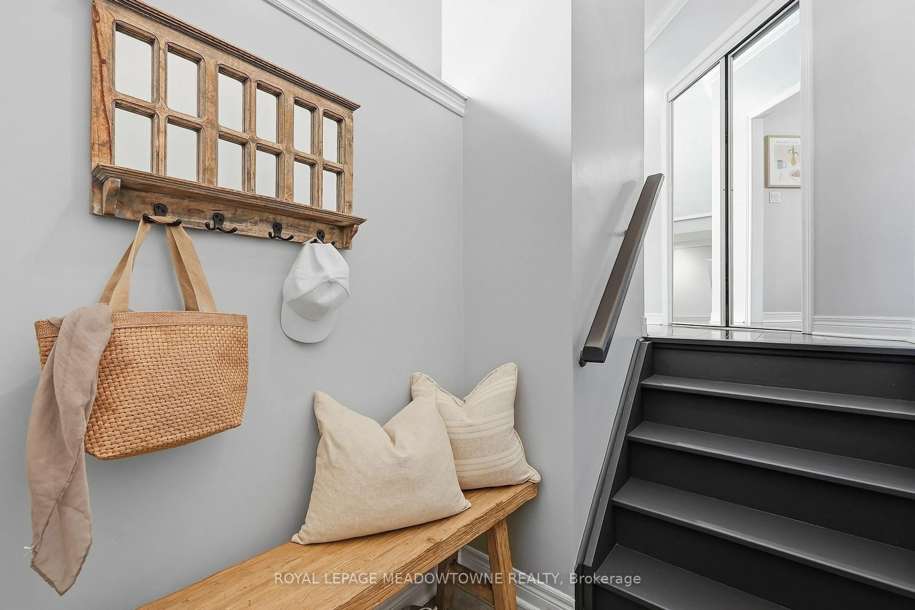 Indoor entryway for 5C James St, Halton Hills Ontario L7G 2H2
