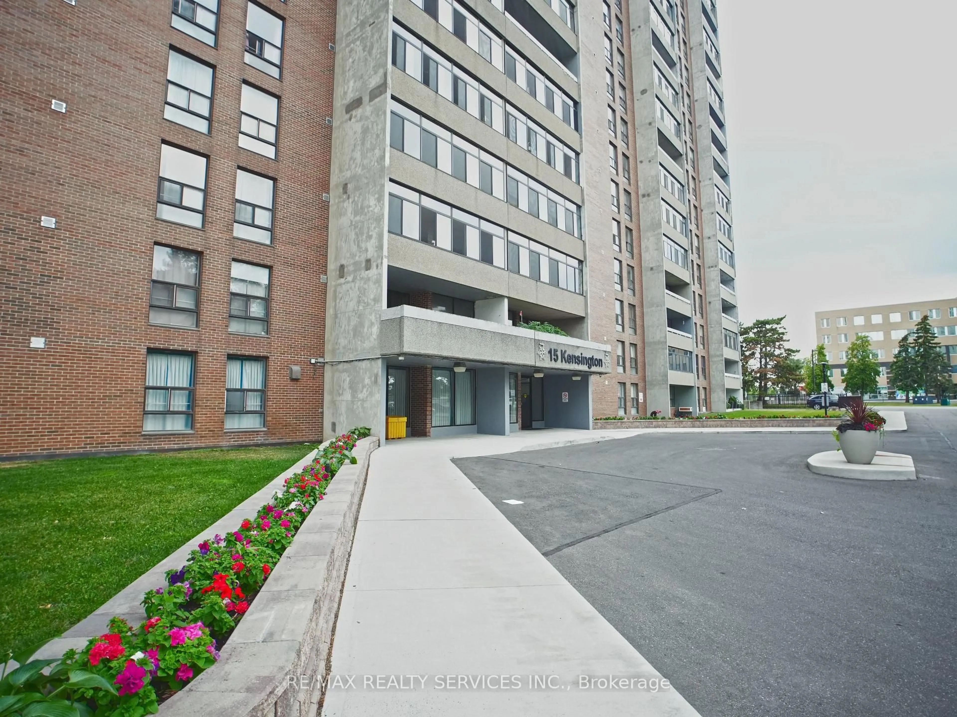 Indoor foyer for 15 Kensington Rd #1901, Brampton Ontario L6T 3W2