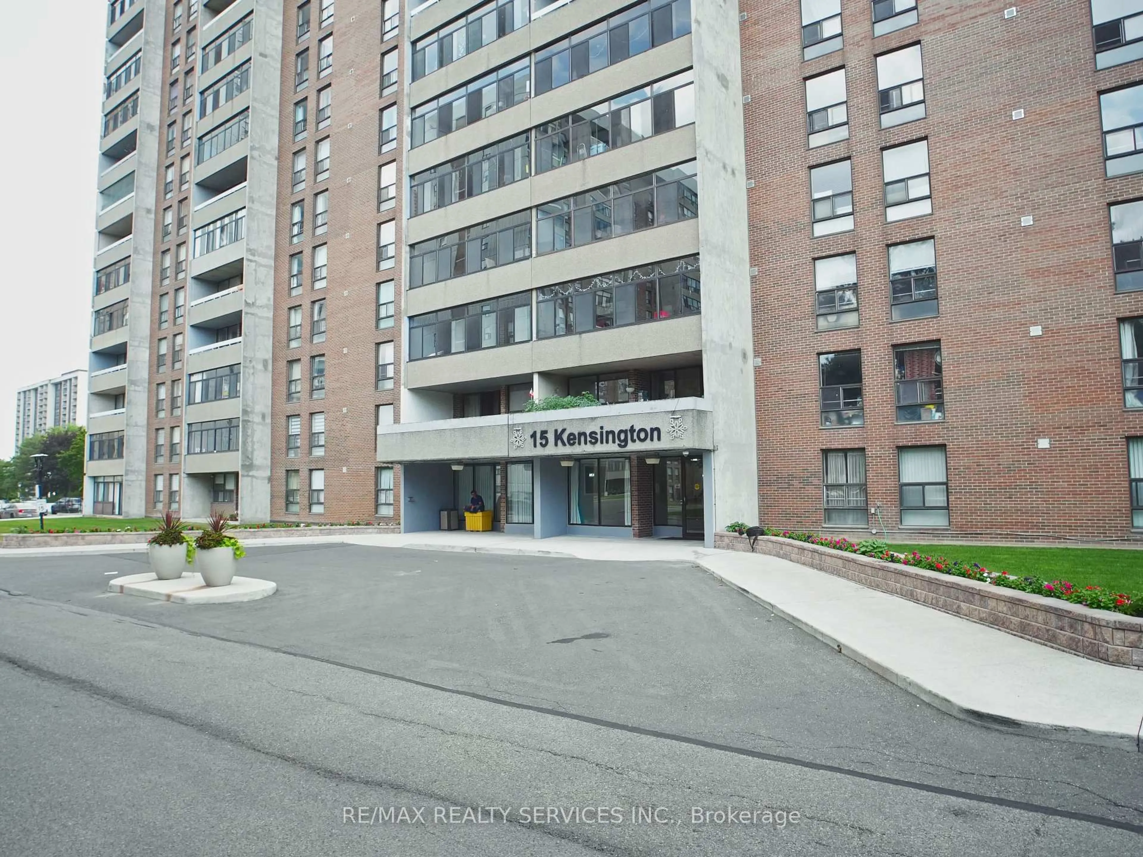 Indoor foyer for 15 Kensington Rd #1901, Brampton Ontario L6T 3W2